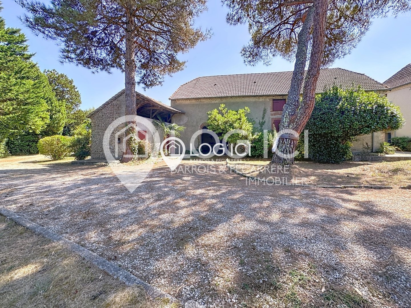 Propriété d'exception avec maison et dépendances — photo 3