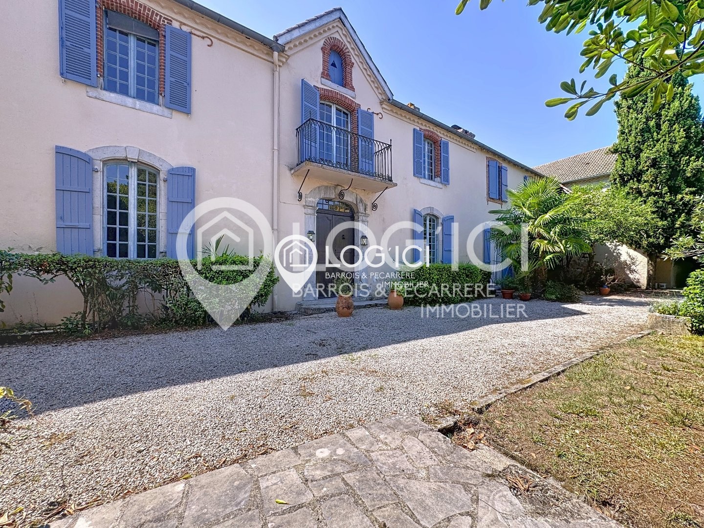 Propriété d'exception avec maison et dépendances — photo 2