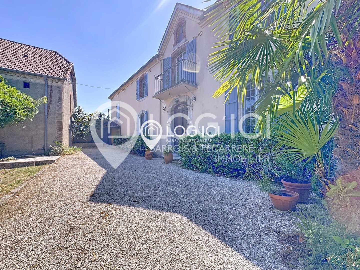 Propriété d'exception avec maison et dépendances — photo 2