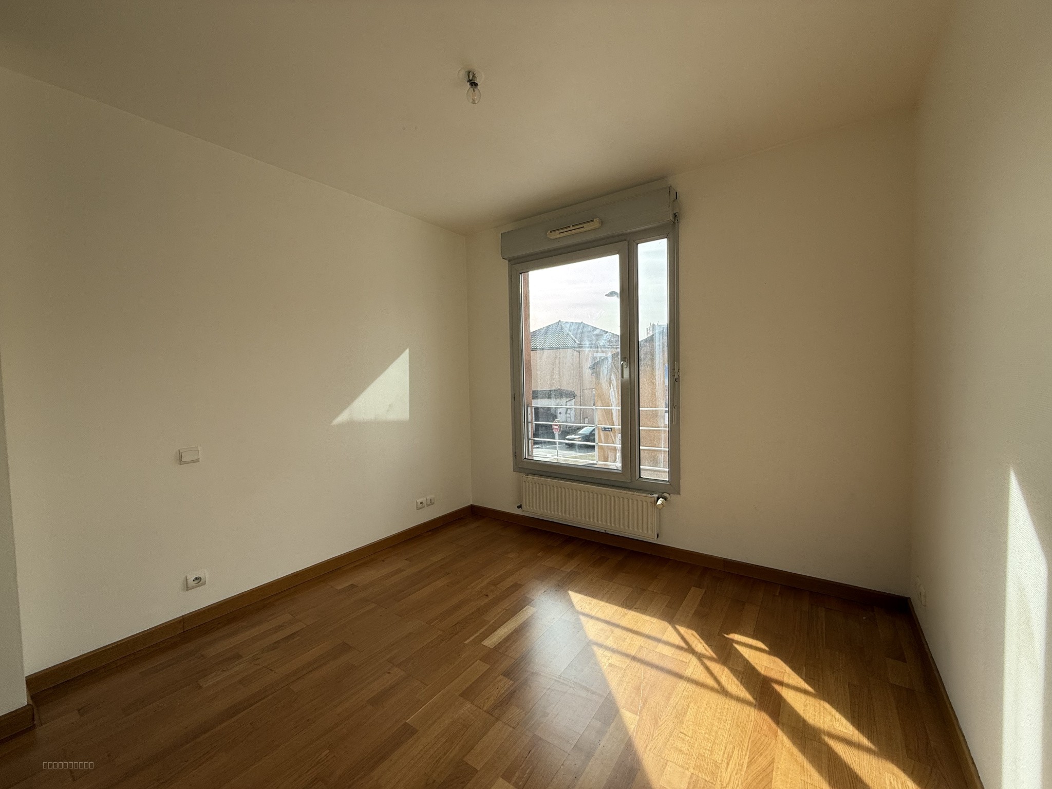 À LOUER   T2 avec terrasse et garage   Mâcon — photo 4