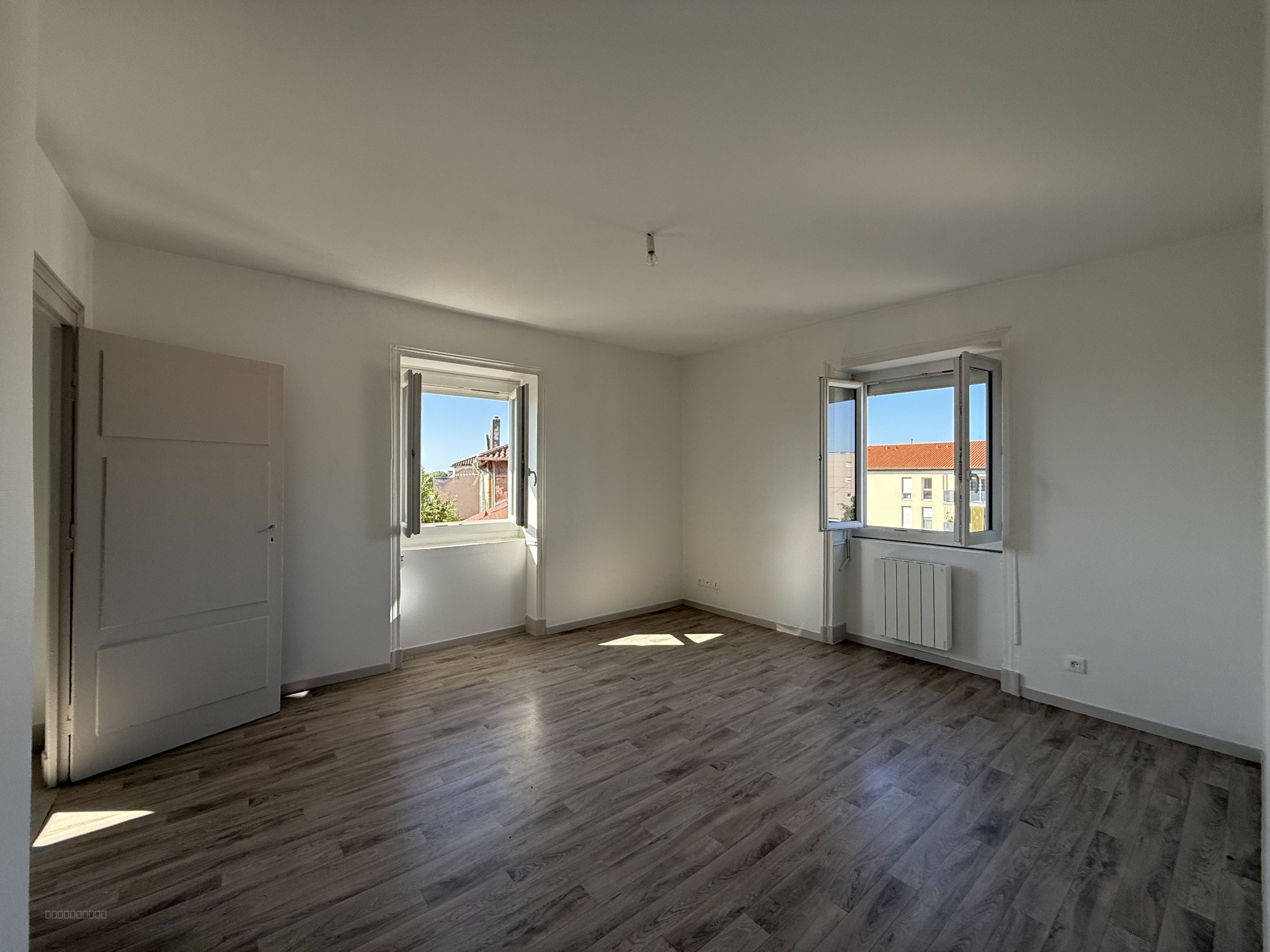 À LOUER   BEL APPARTEMENT FAMILIAL 4 CHAMBRES   VUE SAÔNE — photo 2