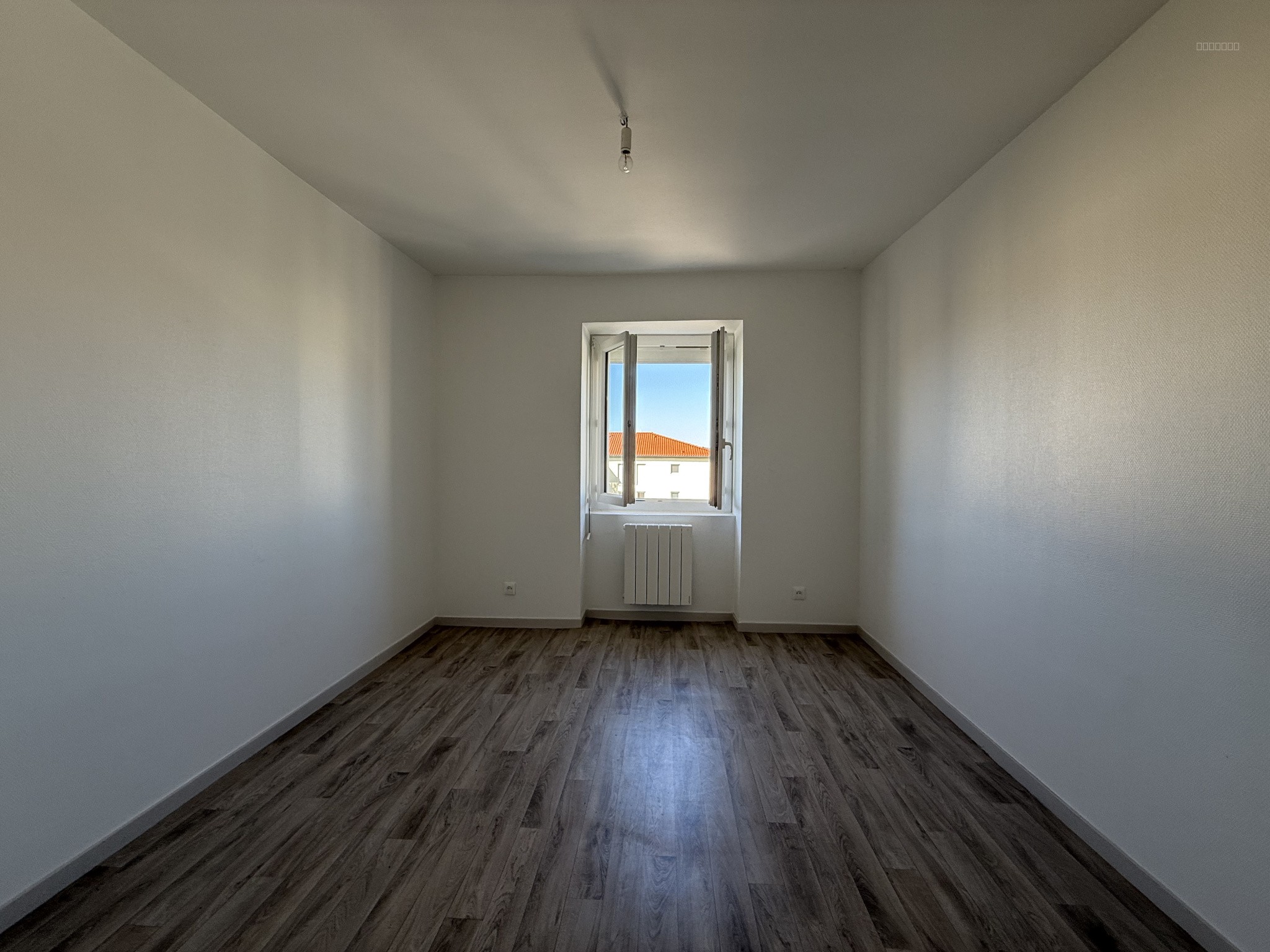 À LOUER   BEL APPARTEMENT FAMILIAL 4 CHAMBRES   VUE SAÔNE — photo 3