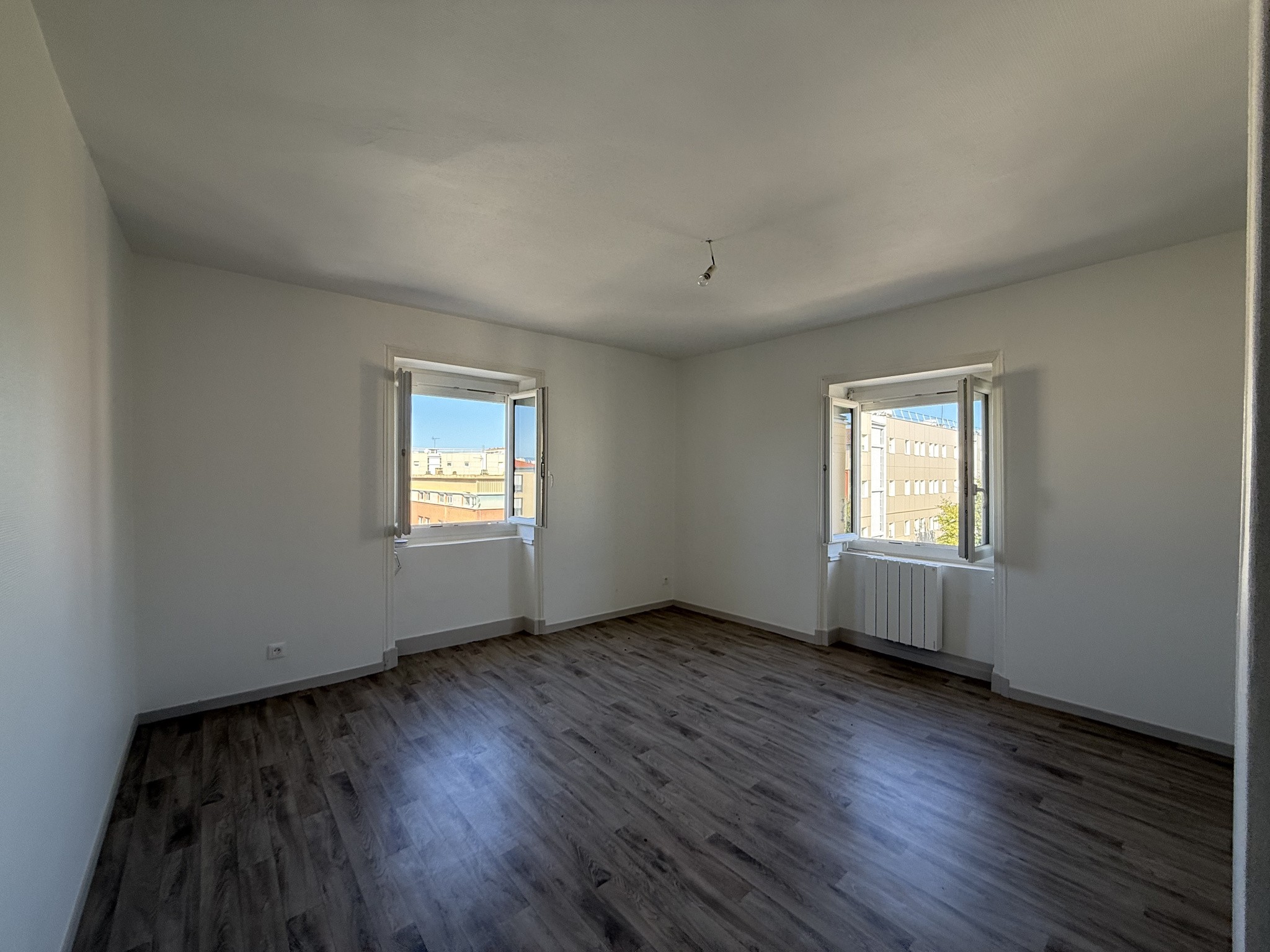 À LOUER   BEL APPARTEMENT FAMILIAL 4 CHAMBRES   VUE SAÔNE — photo 5