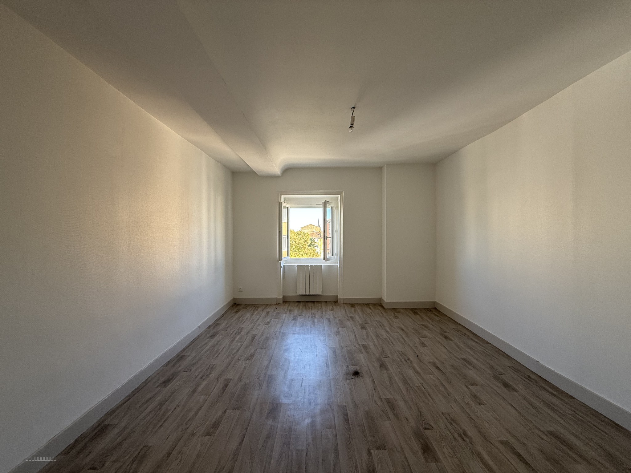 À LOUER   BEL APPARTEMENT FAMILIAL 4 CHAMBRES   VUE SAÔNE — photo 6