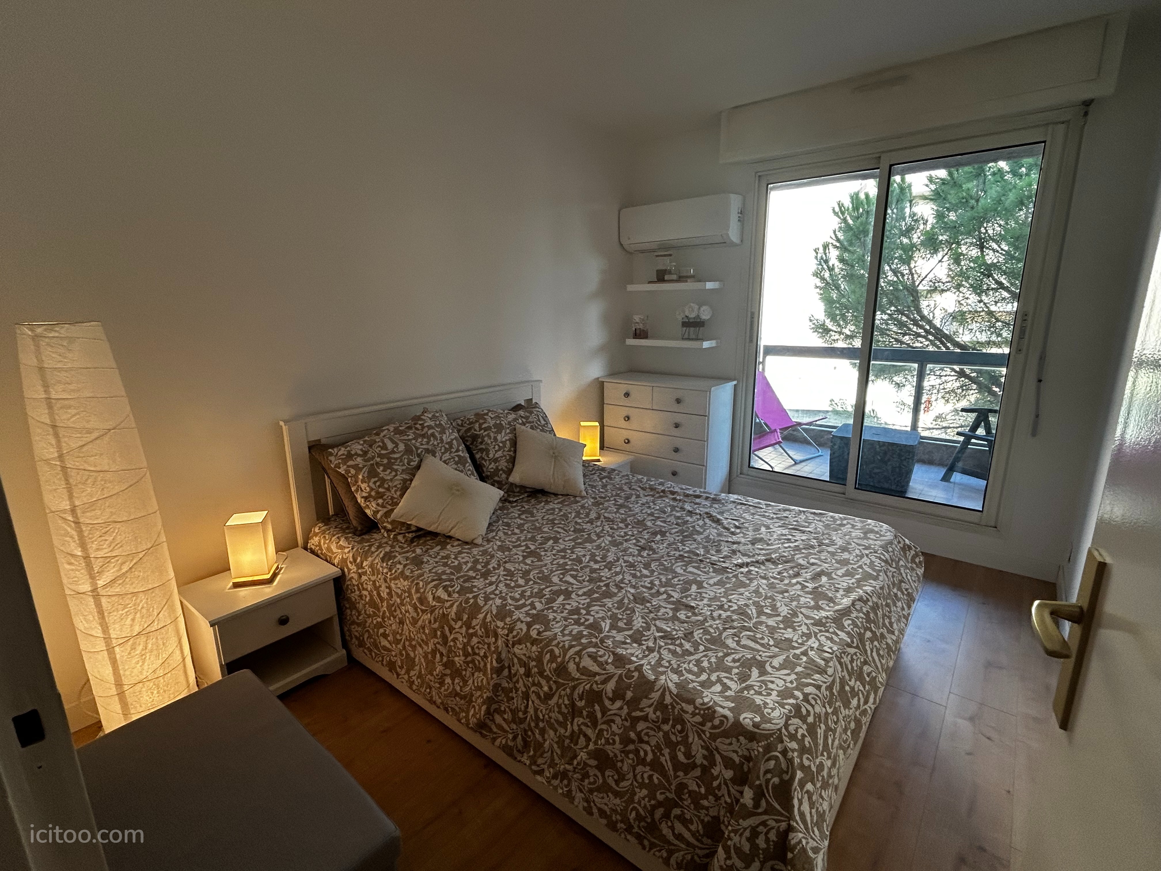 LES ANGLES – Grand T2 rénové de 56,96 m² avec balcon filant, parking et cave aménagée – DESTINATION MIXTE — photo 4