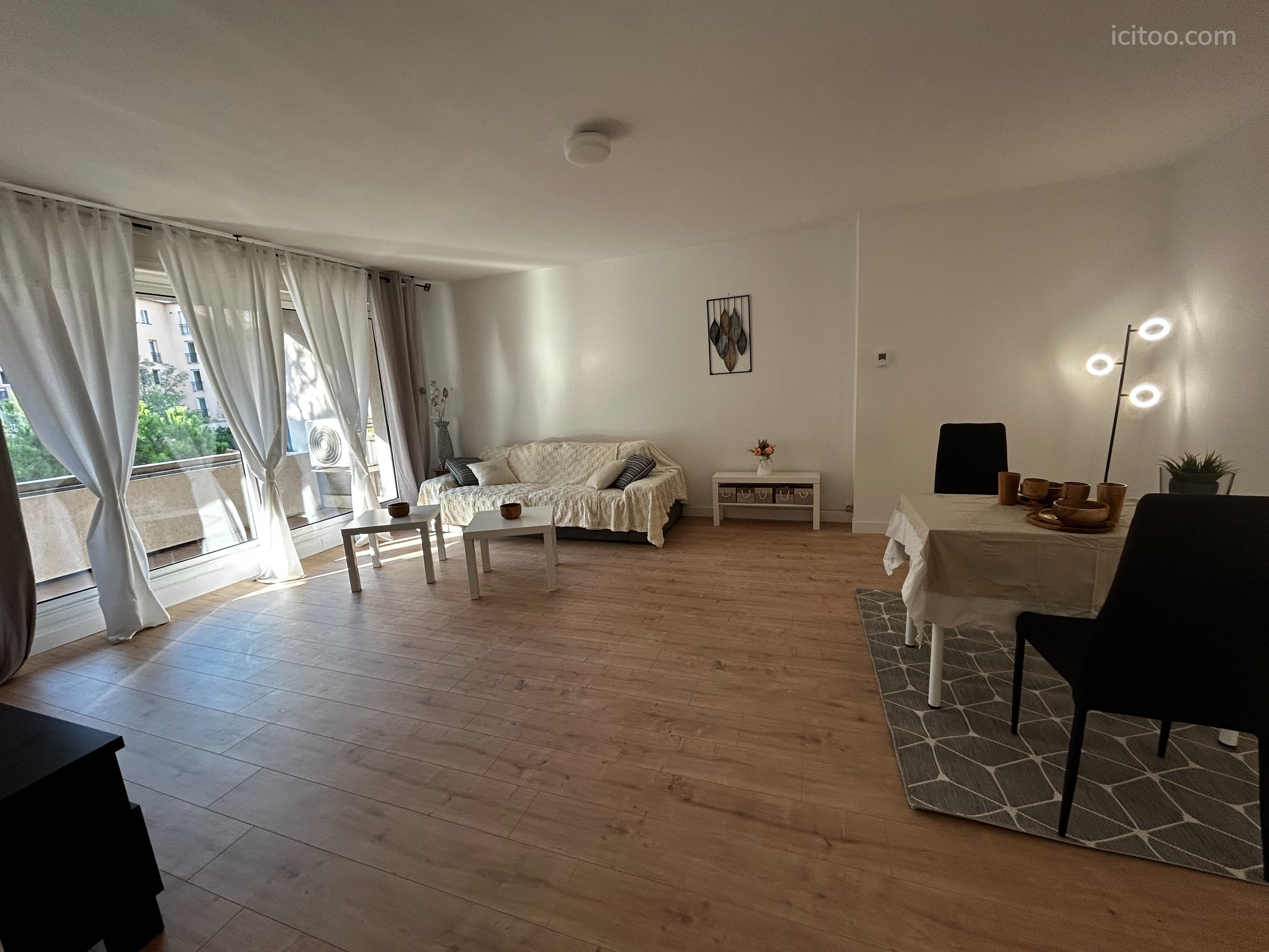 LES ANGLES – Grand T2 rénové de 56,96 m² avec balcon filant, parking et cave aménagée – DESTINATION MIXTE — photo 3