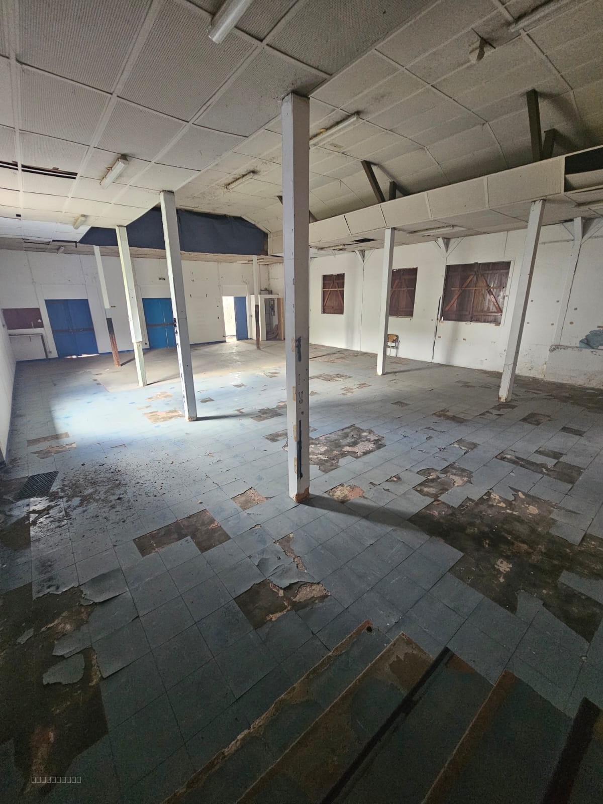 ENSEMBLE IMMOBILIER   ANCIEN CINÉMA   FORT POTENTIEL — photo 4