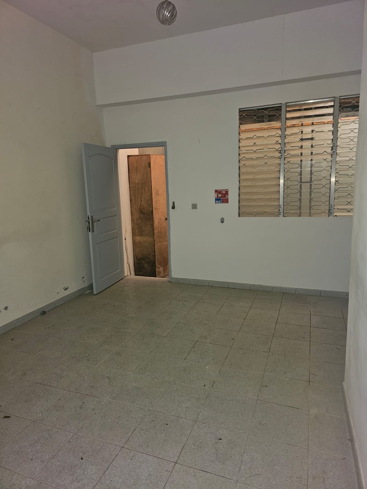 MORNE-ROUGE   Local commercial / professionnel + stockage — photo 4