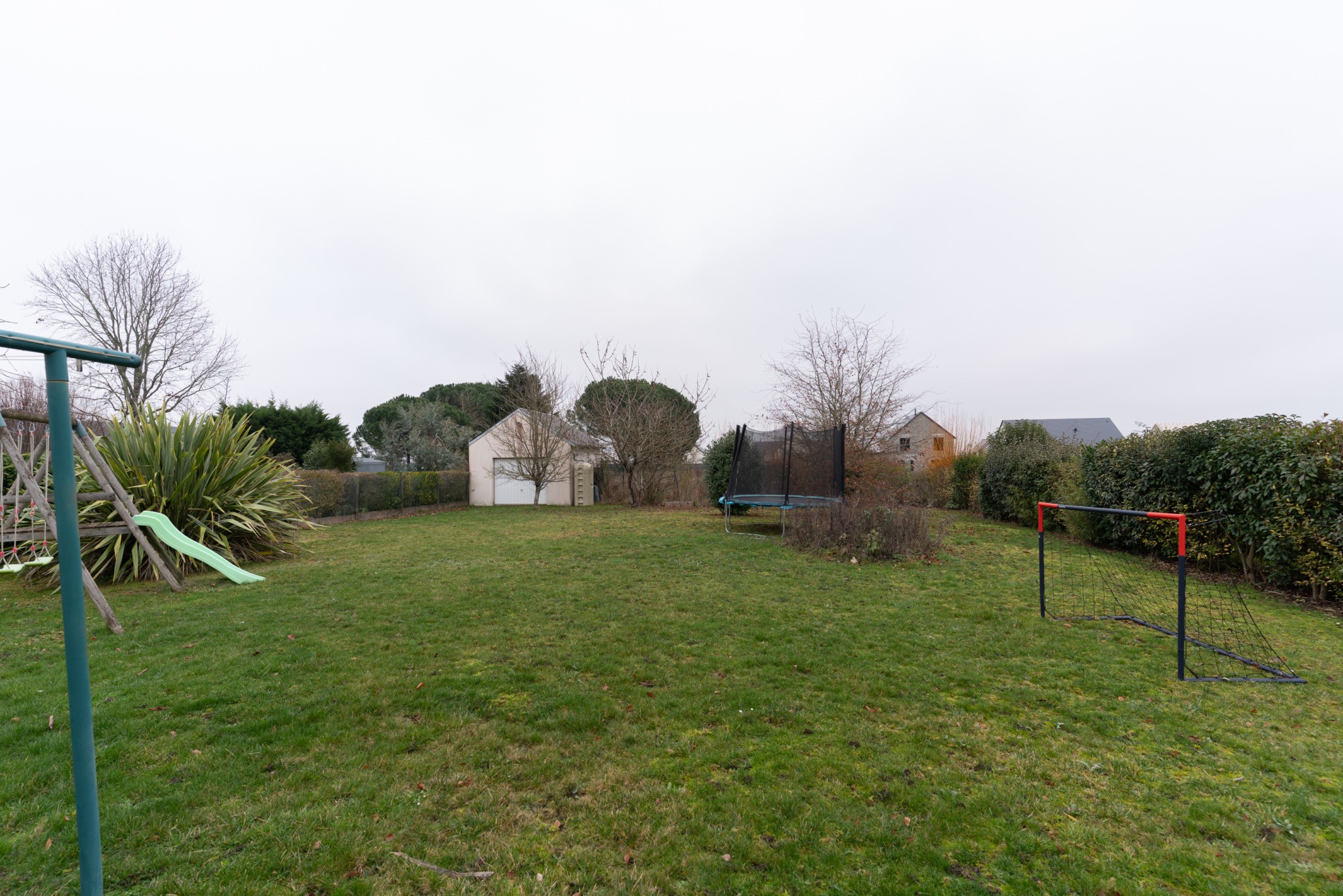 Maison familiale avec piscine, sous-sol total et 1 500 m2 de terrain clos — Notre-Dame-d’Oé — photo 11