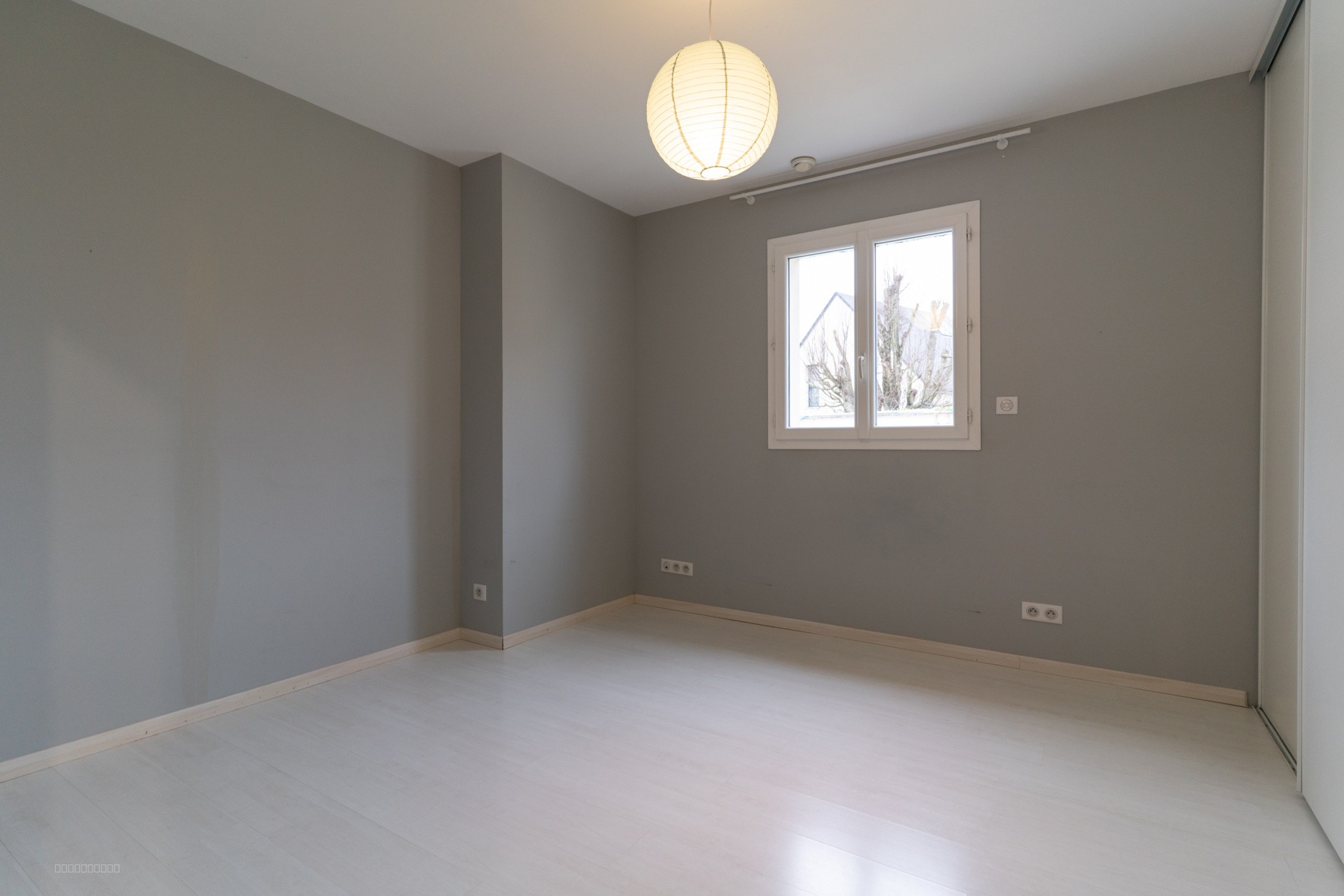 Maison familiale avec piscine, sous-sol total et 1 500 m2 de terrain clos — Notre-Dame-d’Oé — photo 14