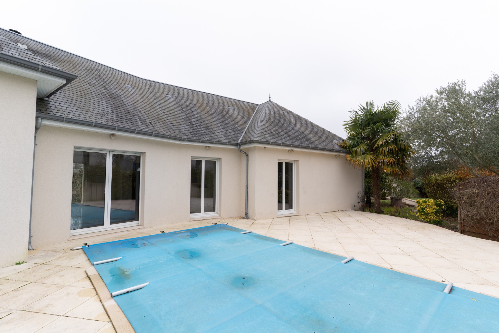 Maison familiale avec piscine, sous-sol total et 1 500 m2 de terrain clos — Notre-Dame-d’Oé — photo 6