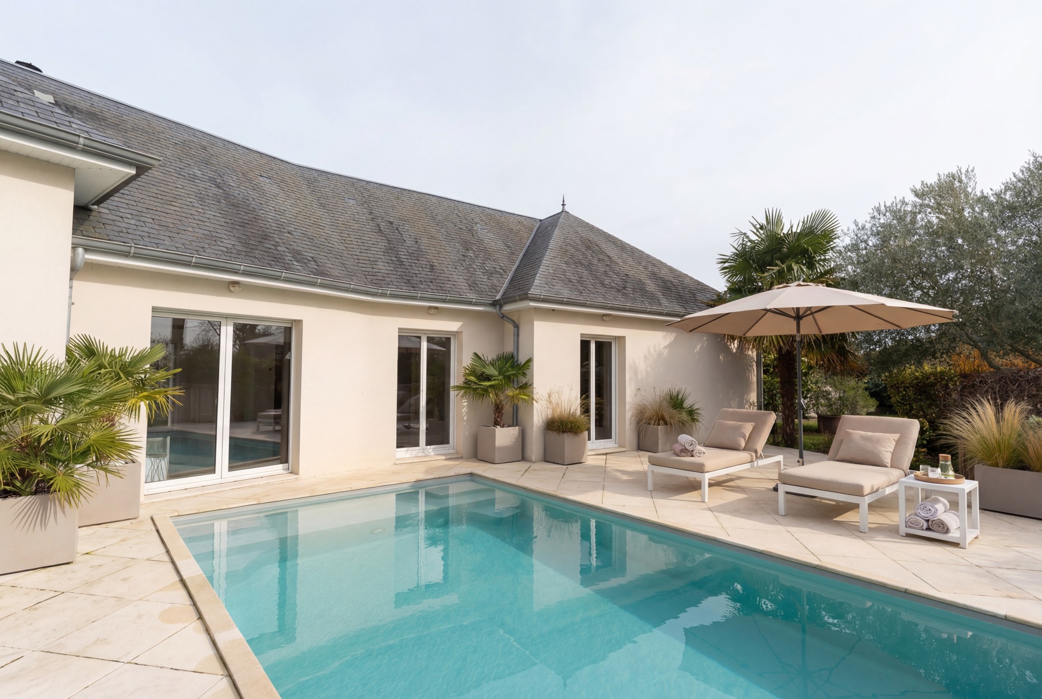 Maison familiale avec piscine, sous-sol total et 1 500 m2 de terrain clos — Notre-Dame-d’Oé — photo 7