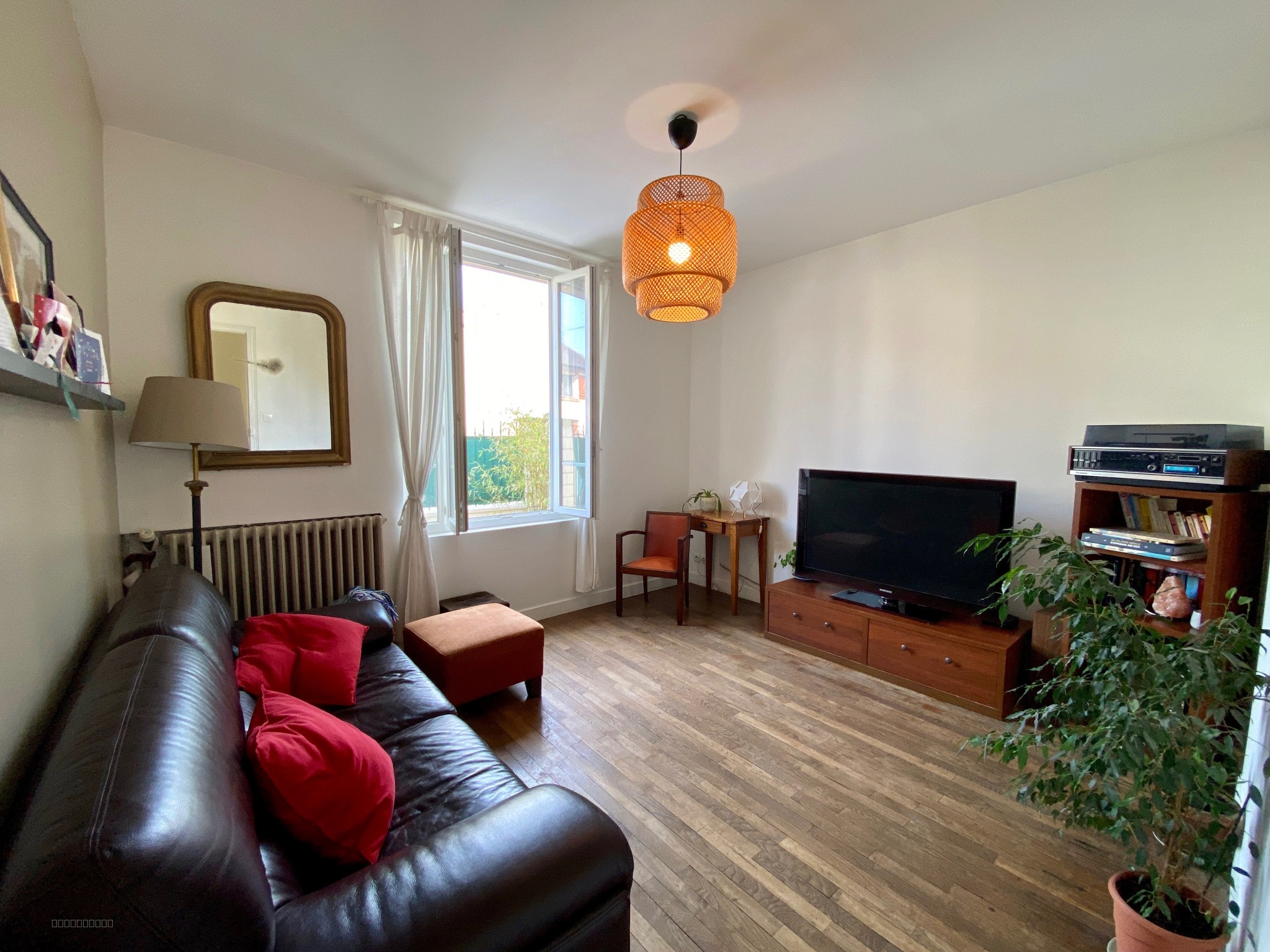 Maison de plain-pied de 3 pièces habitable de suite avec beau potentiel d’agrandissement   Centre-ville — photo 2