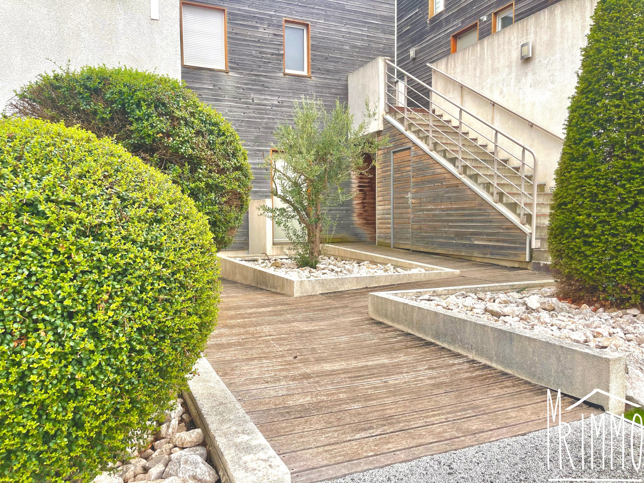 Appartement T2 avec terrasse et garage — photo 8