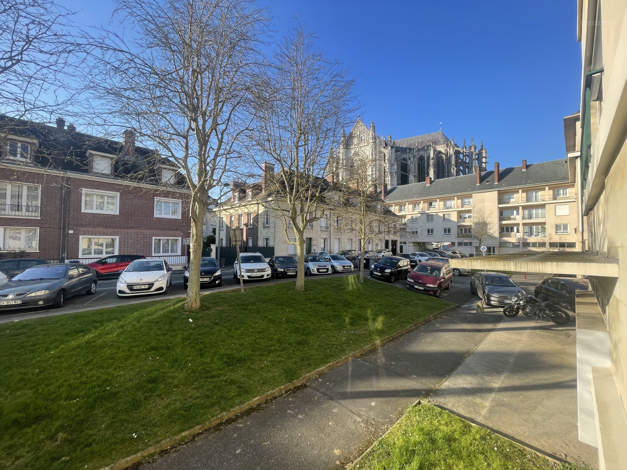 STUDIO REFAIT A NEUF PROCHE DE LA CATHEDRALE — photo 5