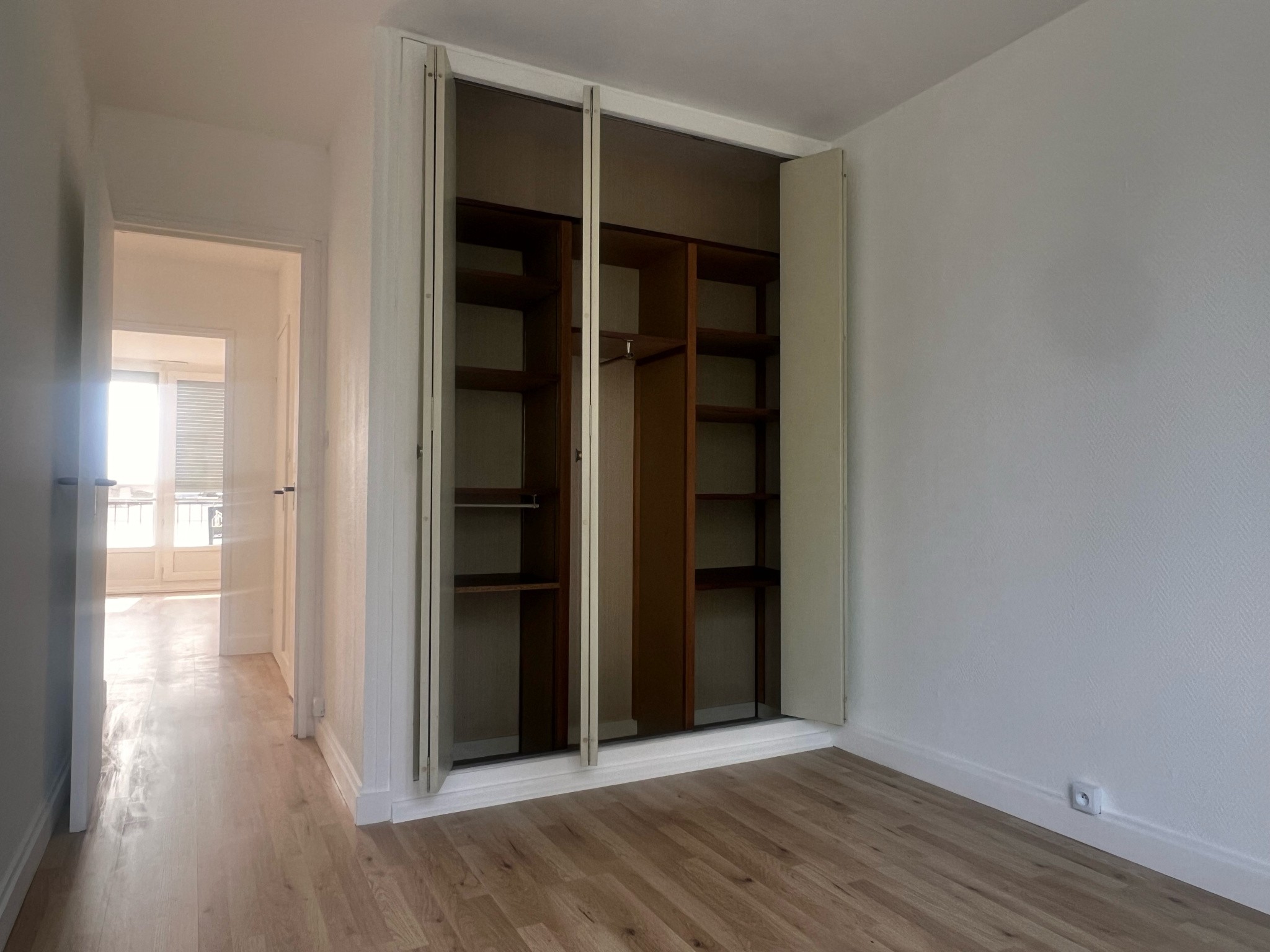 APPARTEMENT AU 2E ETAGE D'UN IMMEUBLE CALME SECTEUR ARGENTINE FACE AU PARC — photo 5