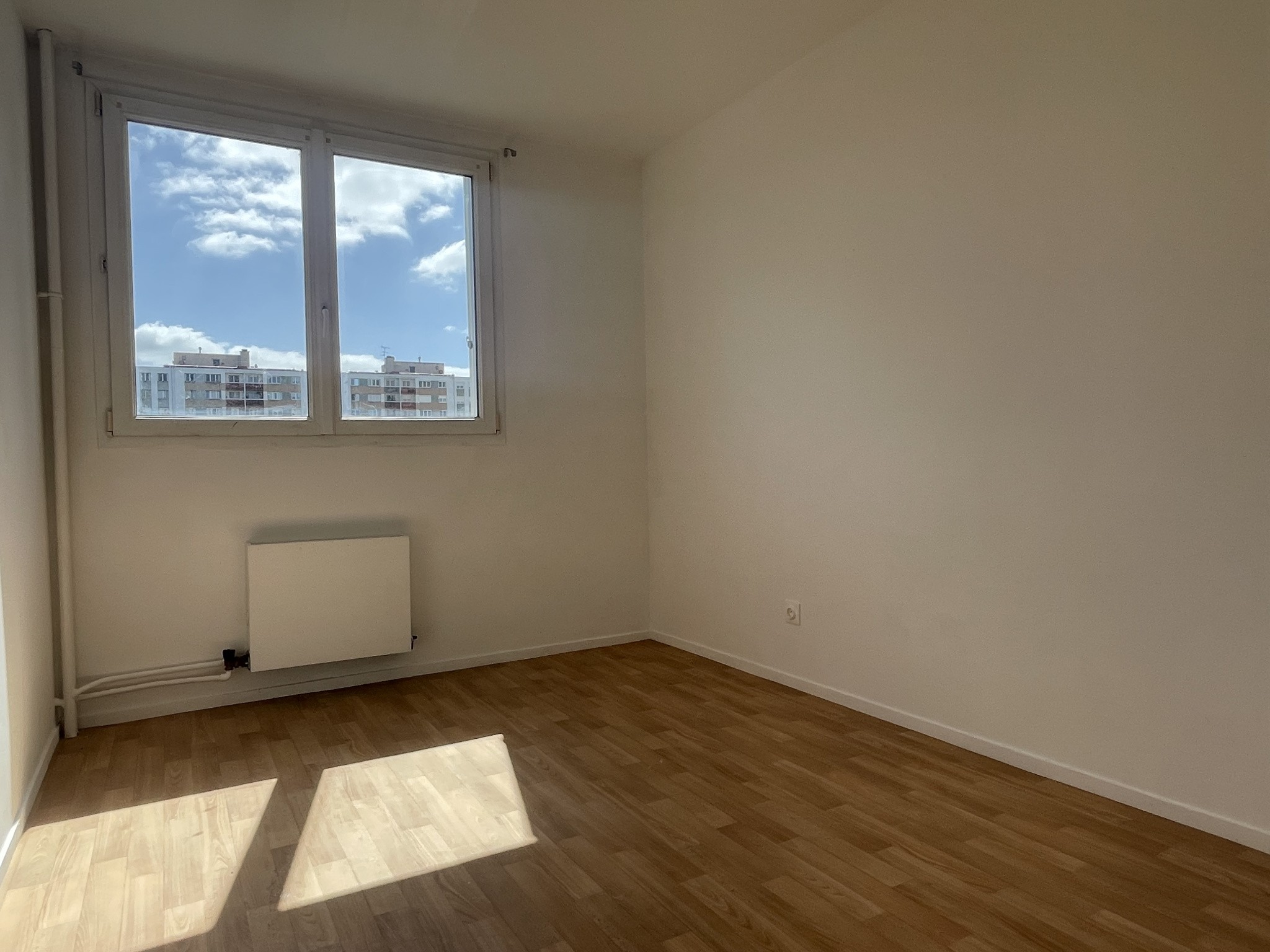 APPARTEMENT AU 3E ETAGE AVEC ASCENCEUR ET BALCON AU CALME — photo 4