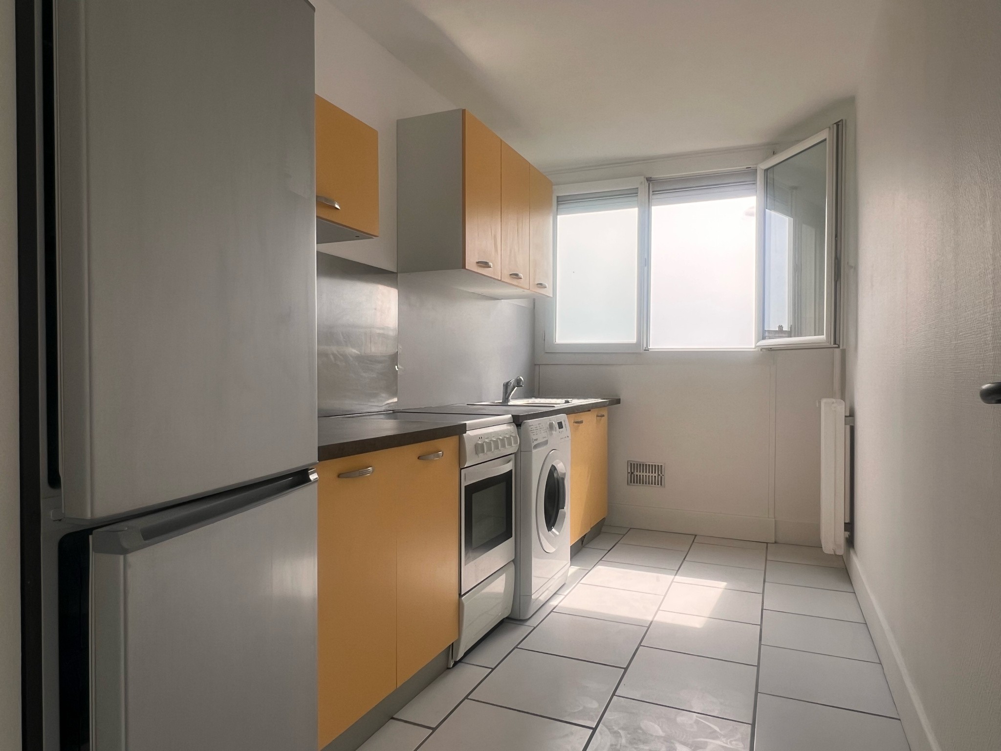 APPARTEMENT AU 2E ETAGE D'UN IMMEUBLE CALME SECTEUR ARGENTINE FACE AU PARC — photo 3