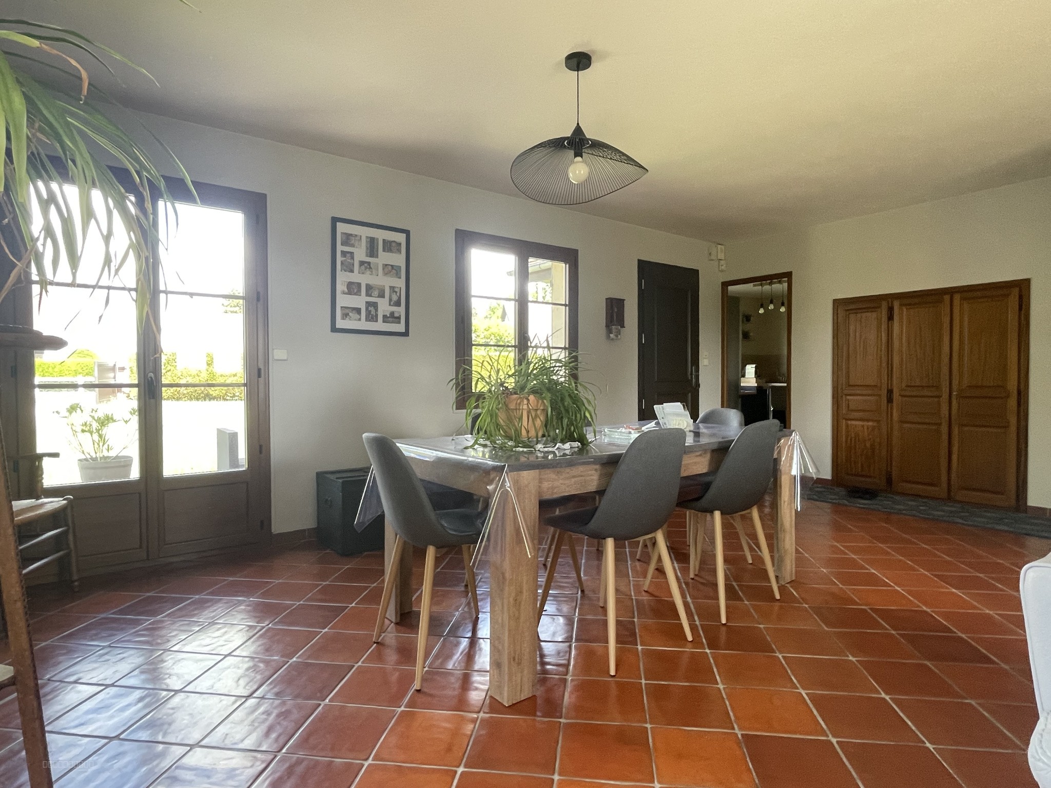 MAISON SPACIEUSE DE 180M2 HABITABLE AVEC 1400M2 DE TERRAIN ET GA — photo 2