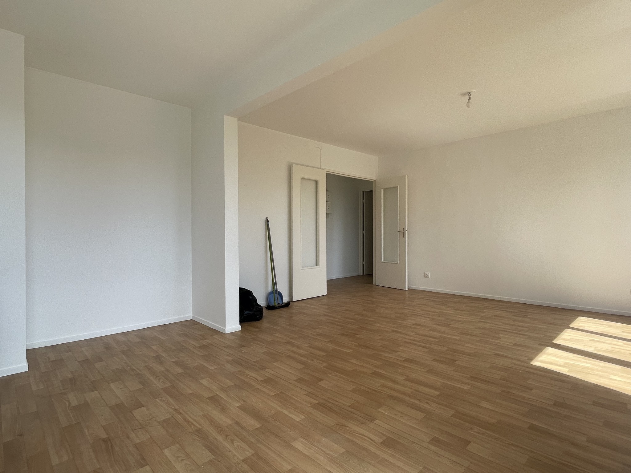 APPARTEMENT AU 3E ETAGE AVEC ASCENCEUR ET BALCON AU CALME — photo 2