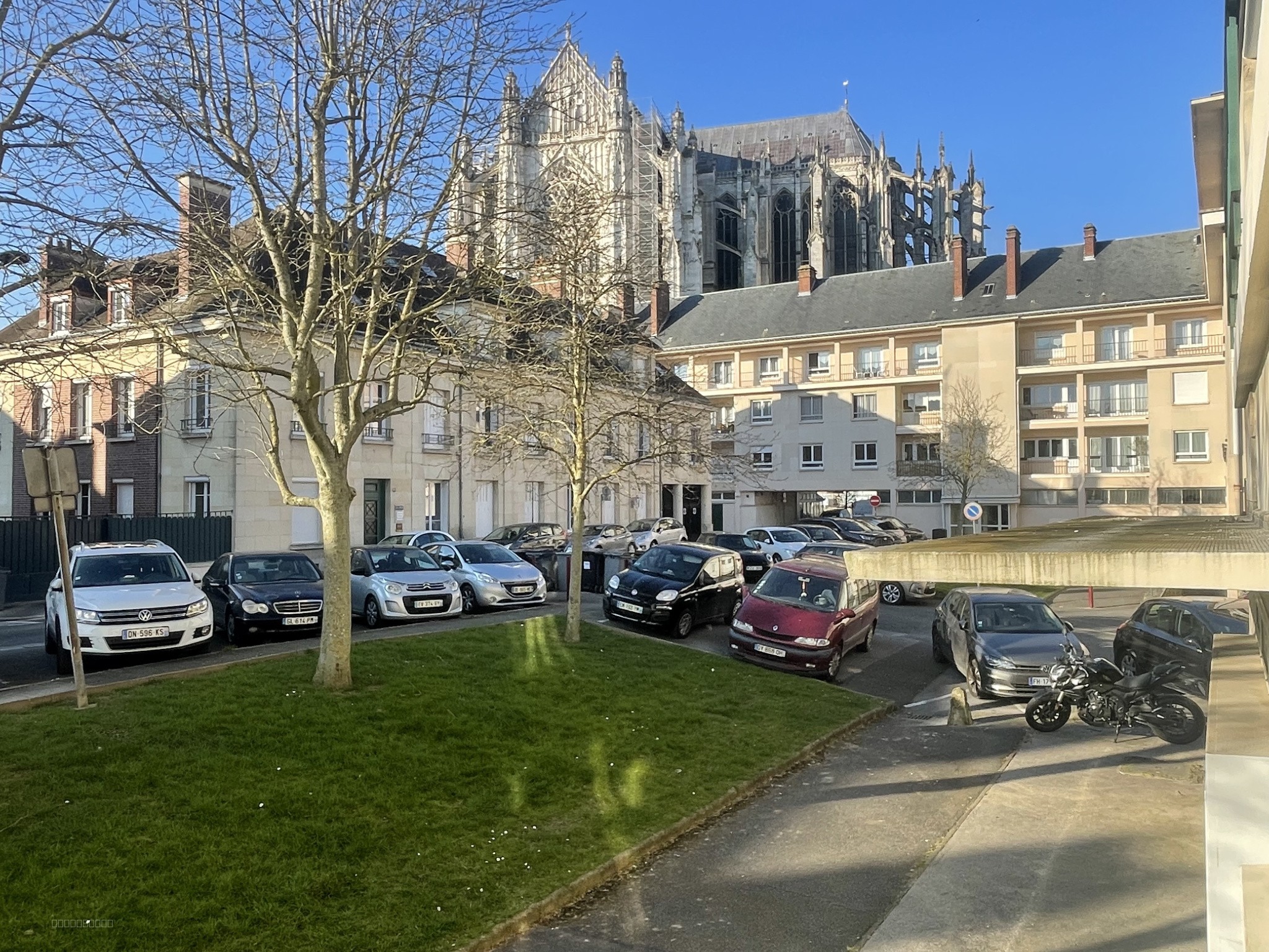 STUDIO REFAIT A NEUF PROCHE DE LA CATHEDRALE — photo 6