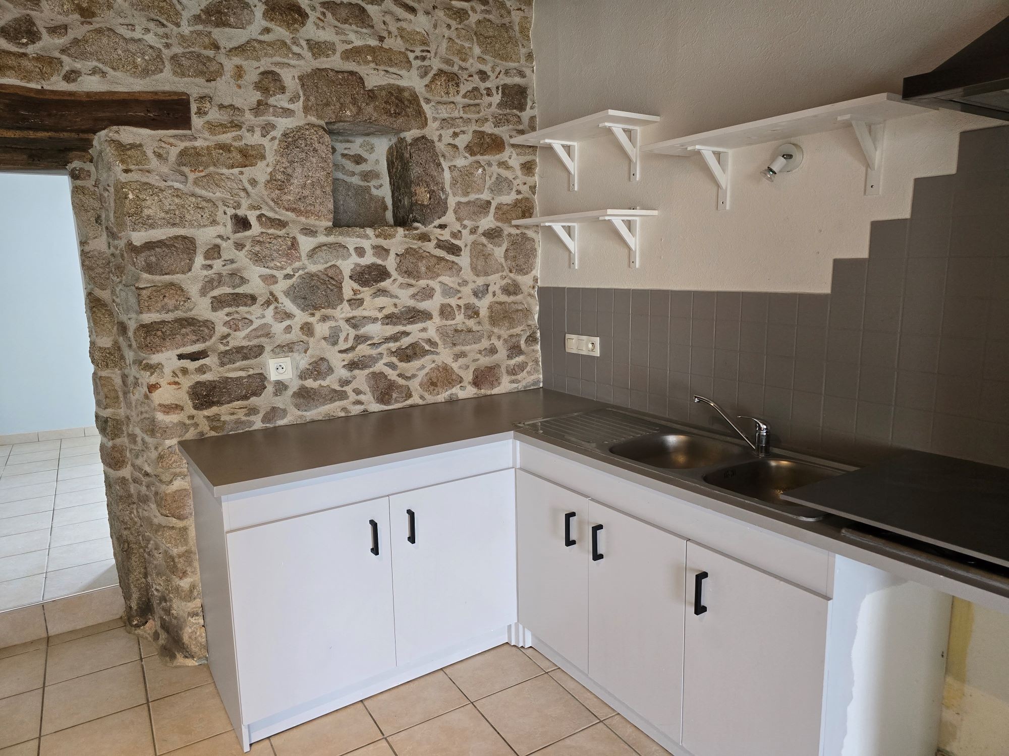 Au calme en Village maison en Pierres. — photo 2