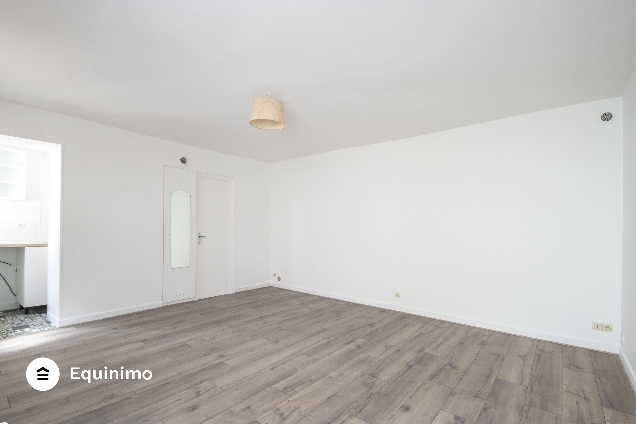Studio 28m2 en très bon état, situé rue Lecourbe en RDC sur cour avec entrée privative — photo 2
