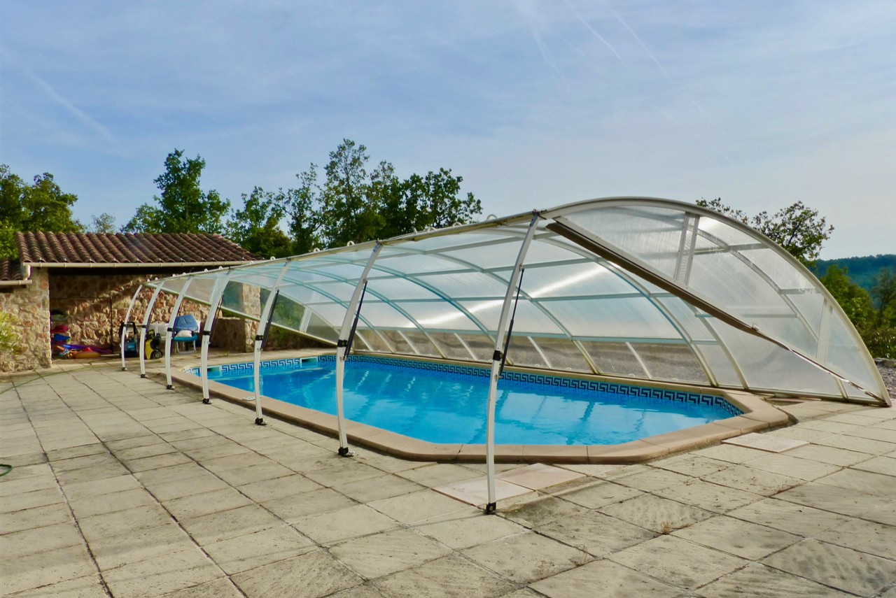 Domaine en position dominante comprennent 2 maisons et piscine — photo 11