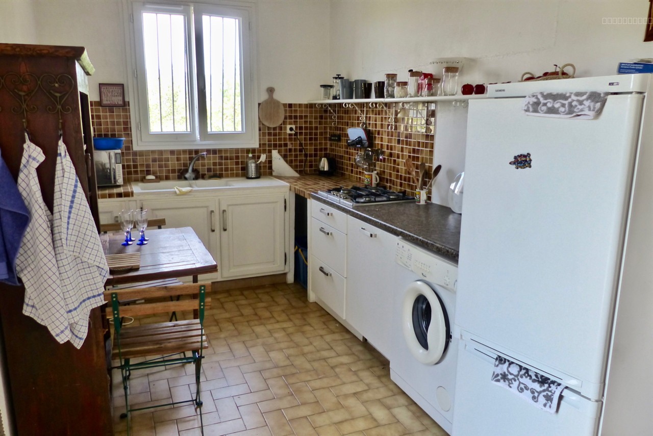 Domaine en position dominante comprennent 2 maisons et piscine — photo 19