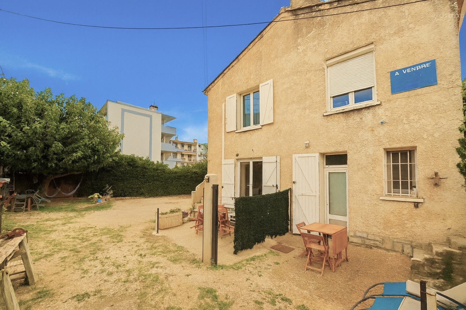 Villa rénovée divisée en 4 appartements à La Ciotat 50 m de la mer — photo 3