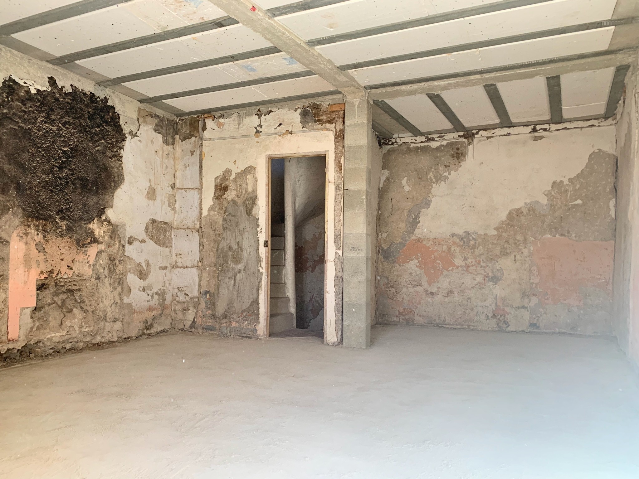 Maison de village 101 m2 avec grande cave à compléter à Cotignac — photo 5
