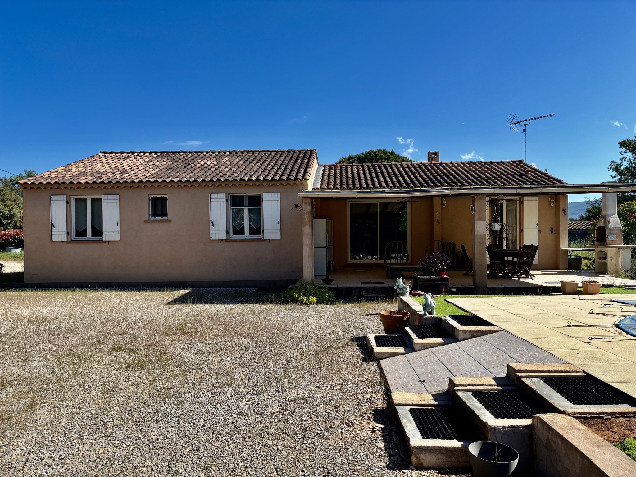 Maison plein pied à Régusse — photo 4
