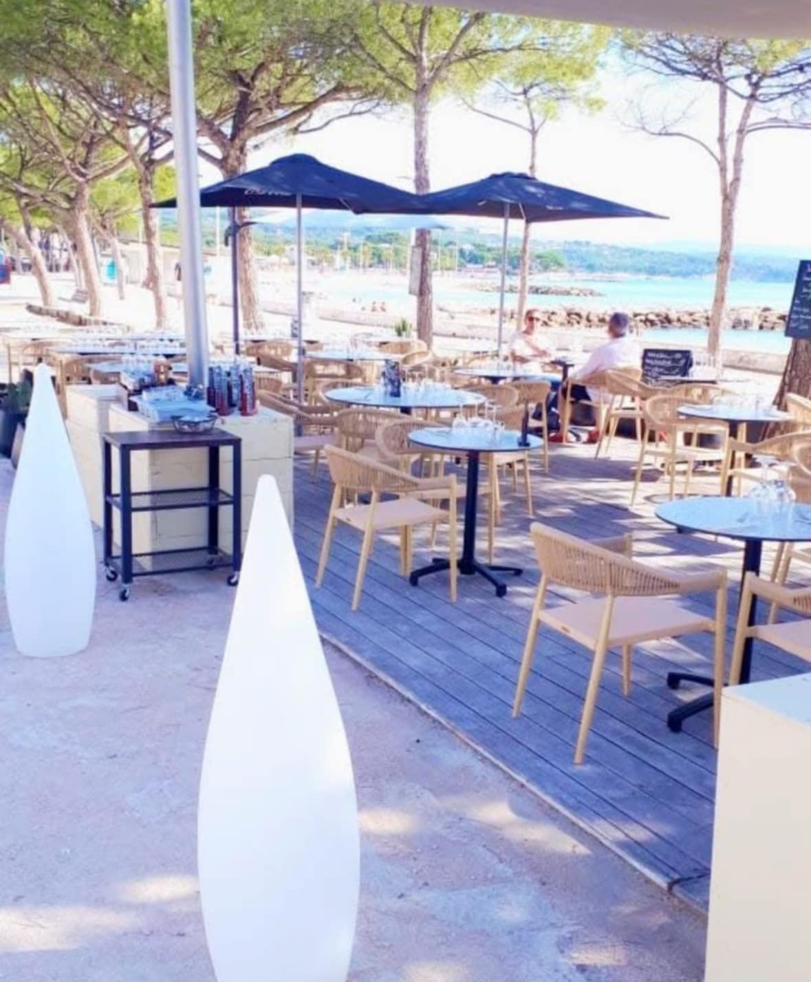 Emplacement exceptionnel Situé en bord de mer, sur une des plages les plus prisées de La Ciotat, ce restaura — photo 2