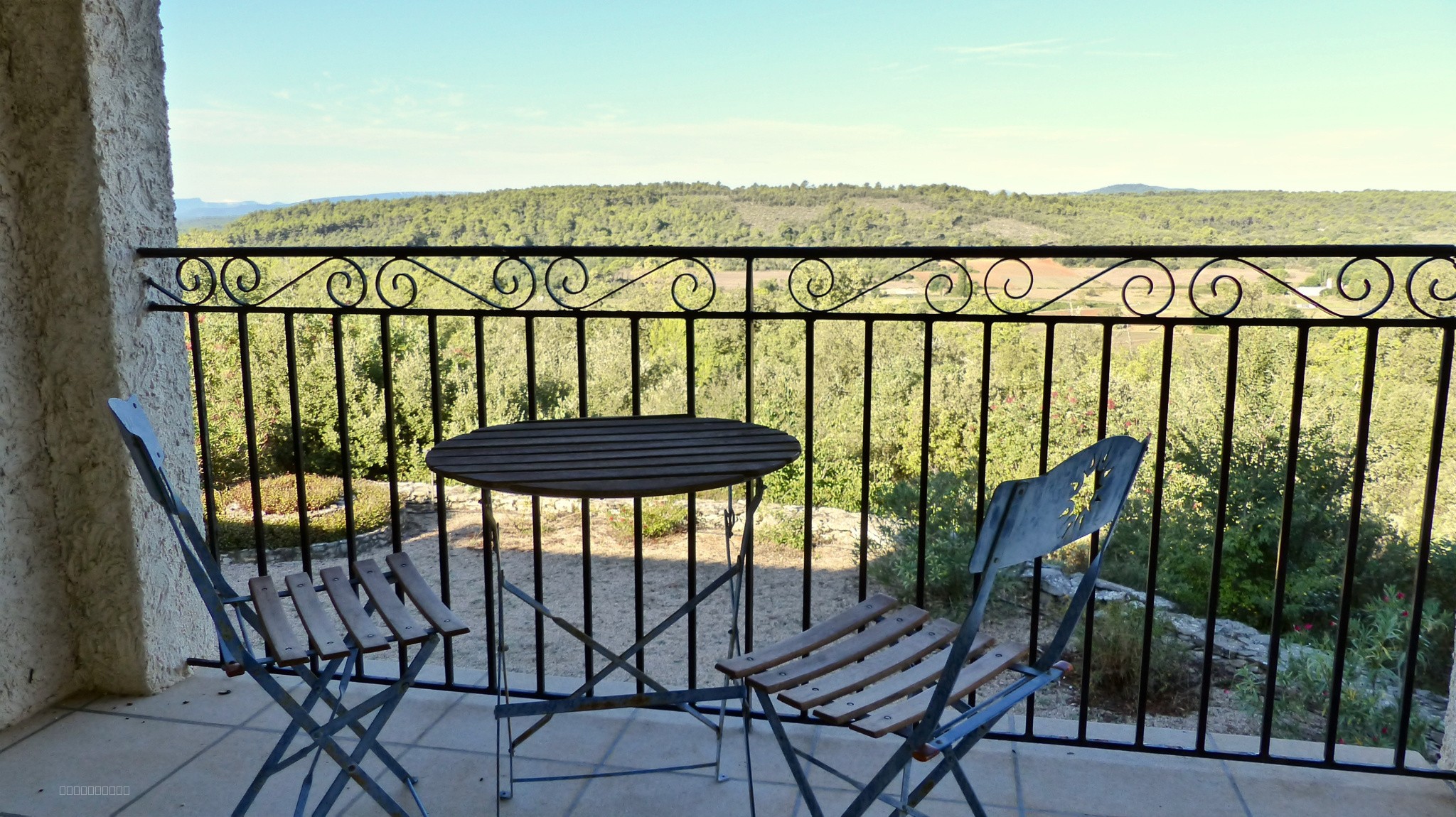 Domaine en position dominante comprennent 2 maisons et piscine — photo 8