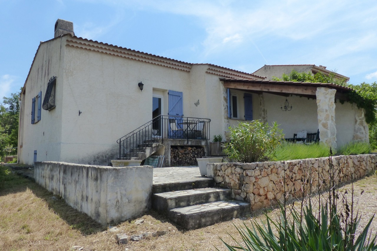 Domaine en position dominante comprennent 2 maisons et piscine — photo 10