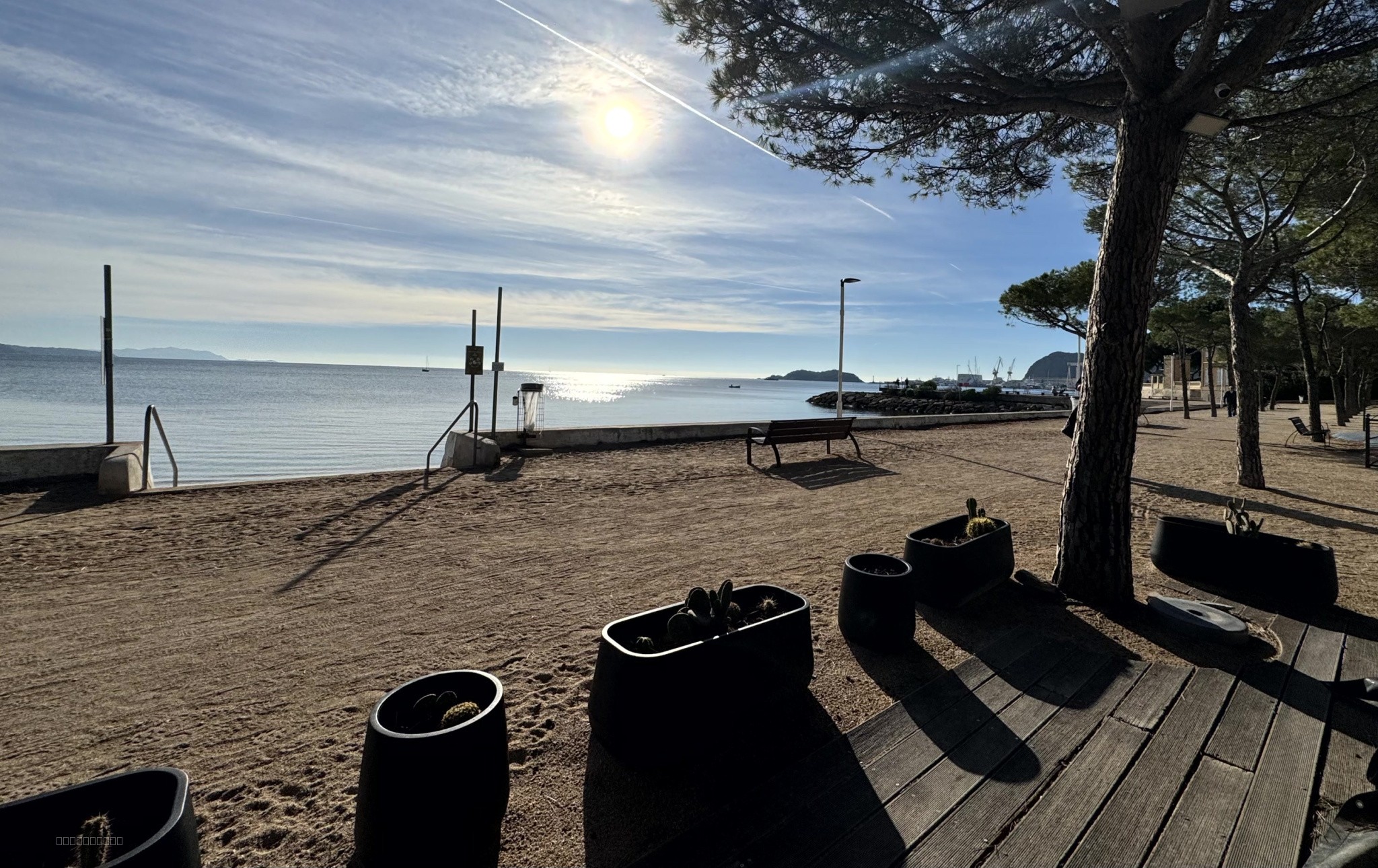 Emplacement exceptionnel Situé en bord de mer, sur une des plages les plus prisées de La Ciotat, ce restaura — photo 4