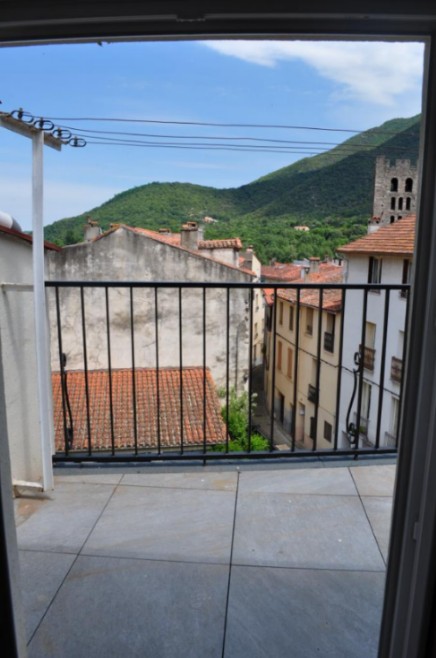 ARLES SUR TECH - APPARTEMENT DE TYPE F1 AVEC TERRASSE - 3EME ETAGE — photo 7