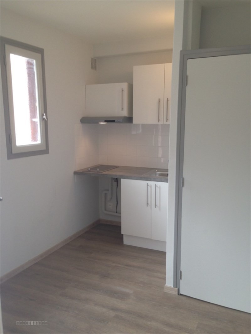 À LOUER : Studio entièrement rénové   19 m2 avec balcon — photo 2