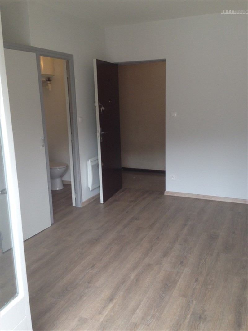 À LOUER : Studio entièrement rénové   19 m2 avec balcon — photo 3