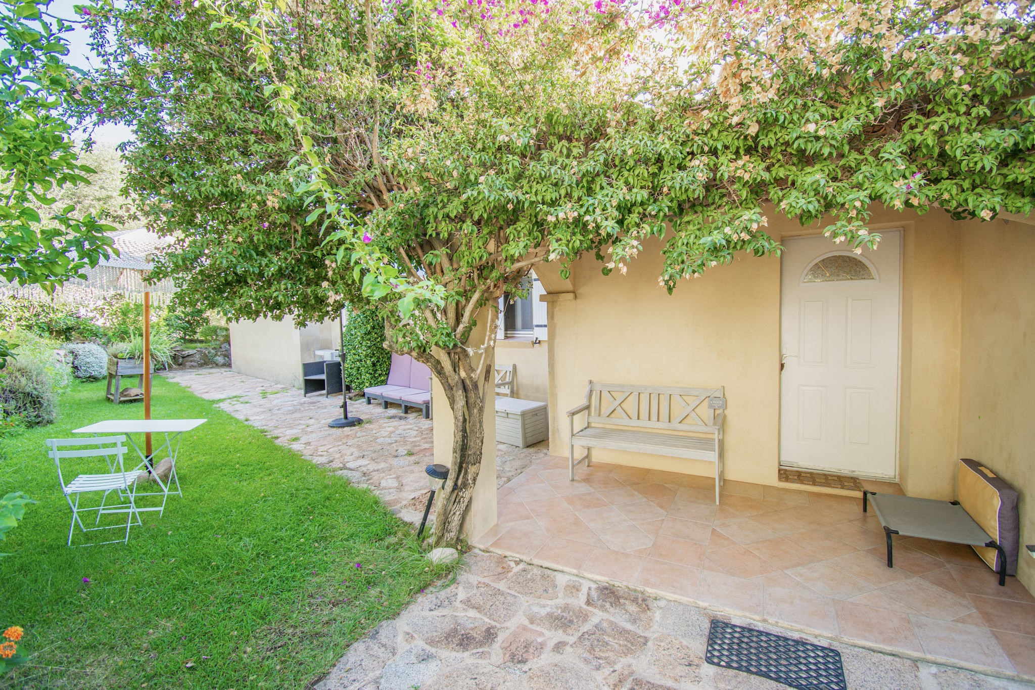 Villa avec magnifique jardin et piscine, centre de Porto Vecchio accessible à pied — photo 3