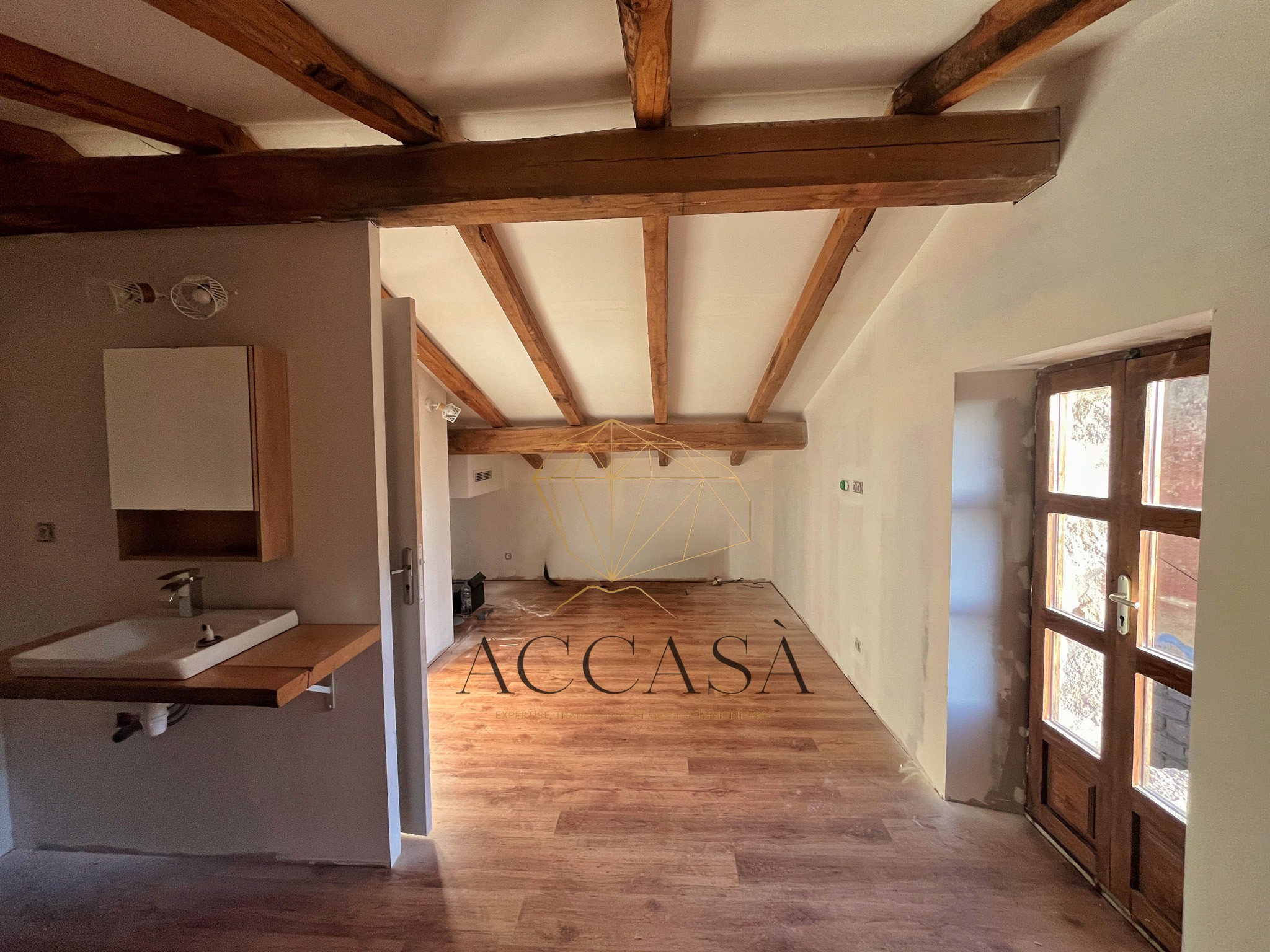 Maison de village en granit entièrement rénovée, sur 400 m2 de terrain dans le centre village de Figari — photo 14
