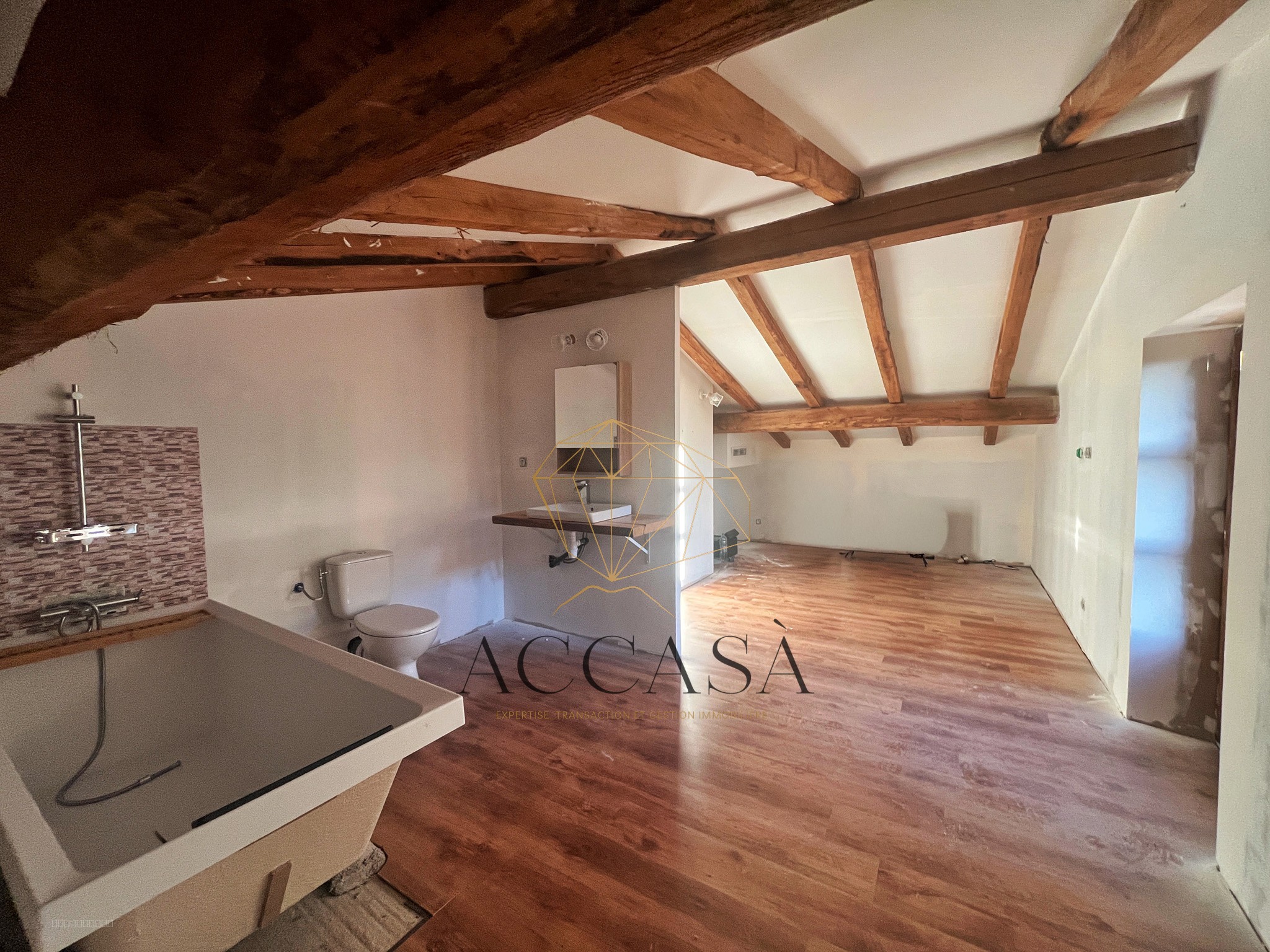 Maison de village en granit entièrement rénovée, sur 400 m2 de terrain dans le centre village de Figari — photo 12