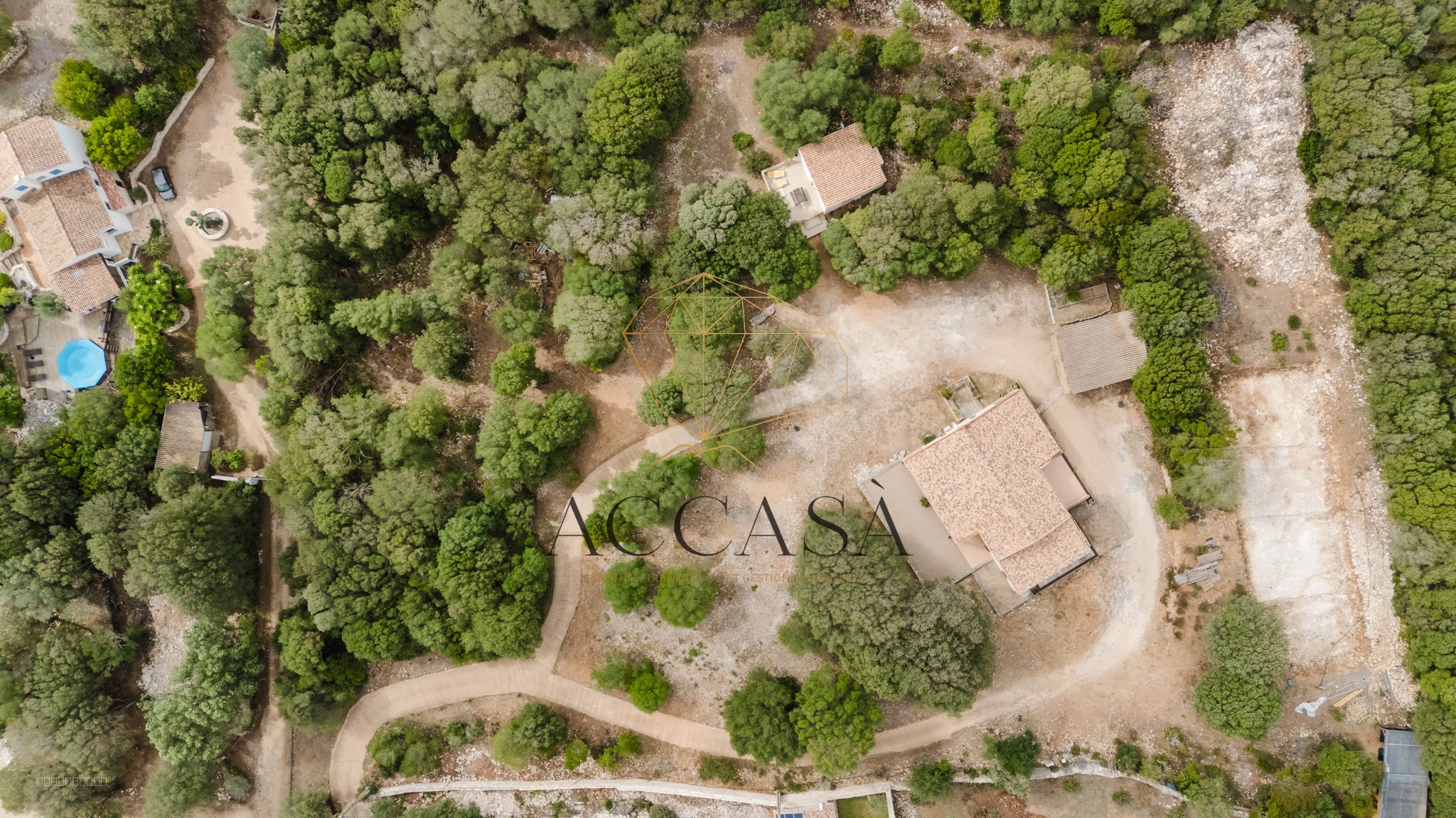 Propriété au calme avec grand terrain constructible à 5 min de la plage de Canetto — photo 2