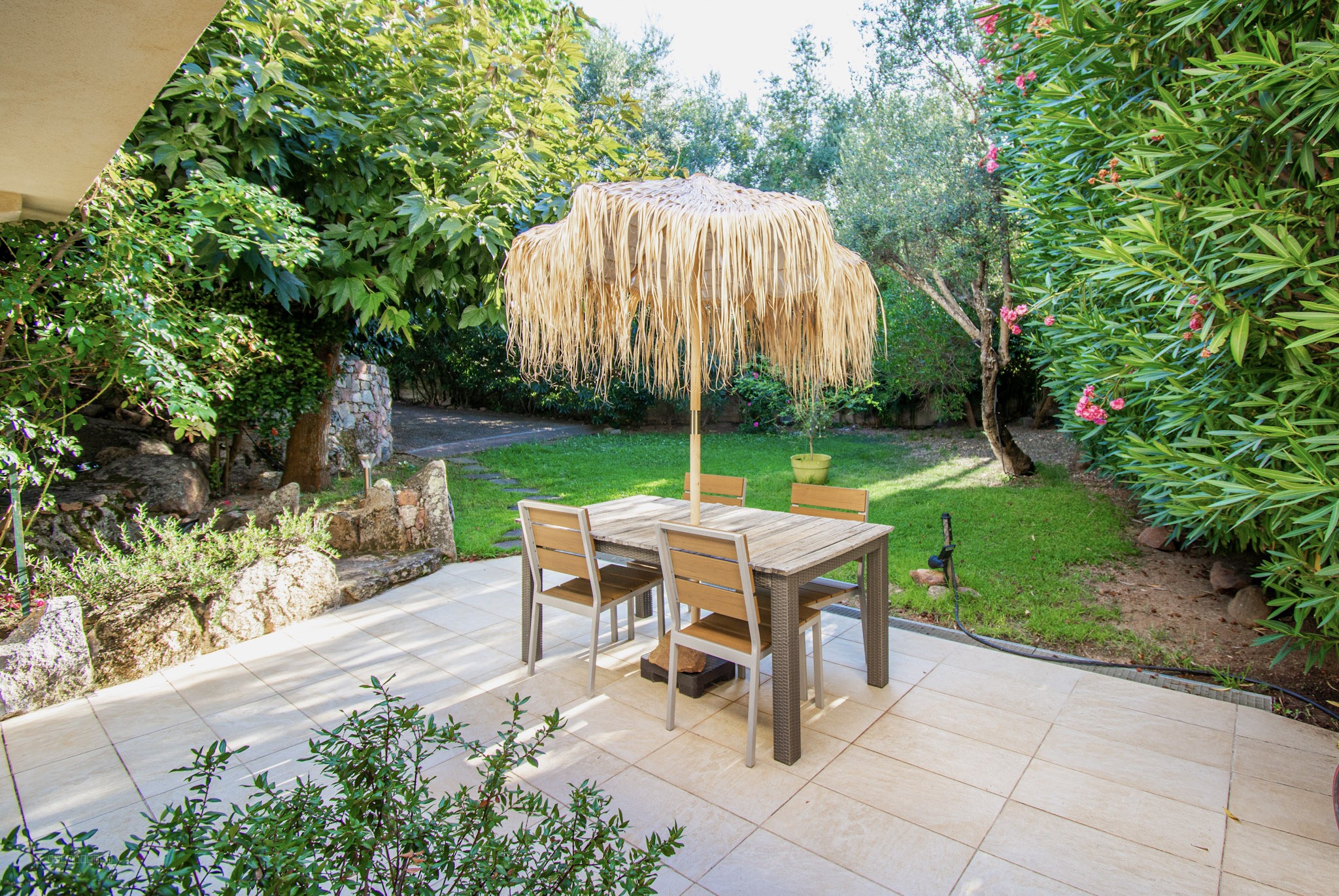 Villa avec magnifique jardin et piscine, centre de Porto Vecchio accessible à pied — photo 6