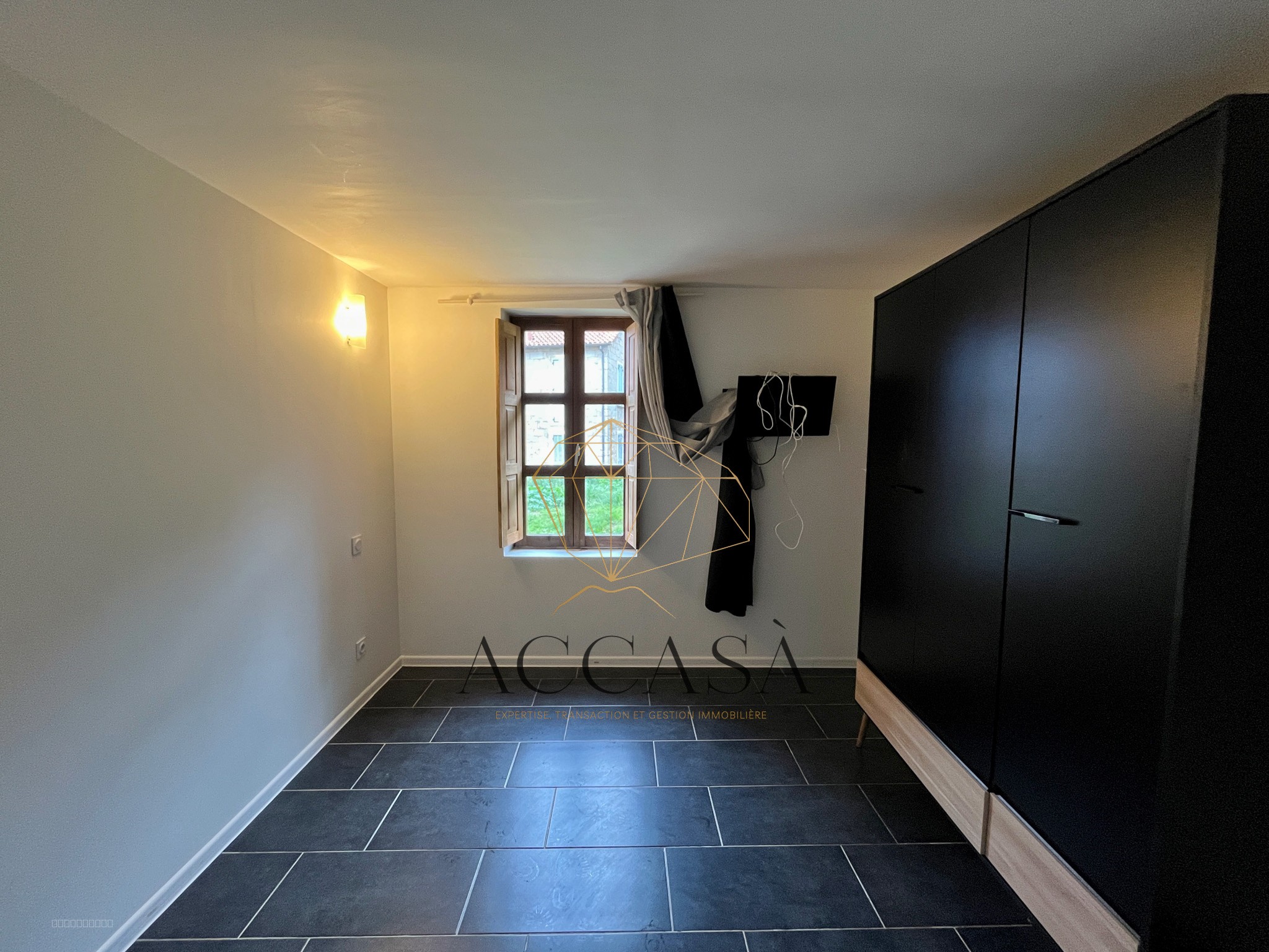 Maison de village en granit entièrement rénovée, sur 400 m2 de terrain dans le centre village de Figari — photo 18
