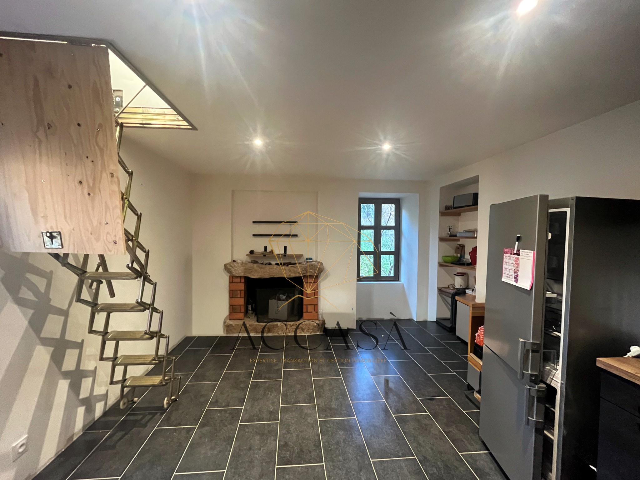 Maison de village en granit entièrement rénovée, sur 400 m2 de terrain dans le centre village de Figari — photo 4