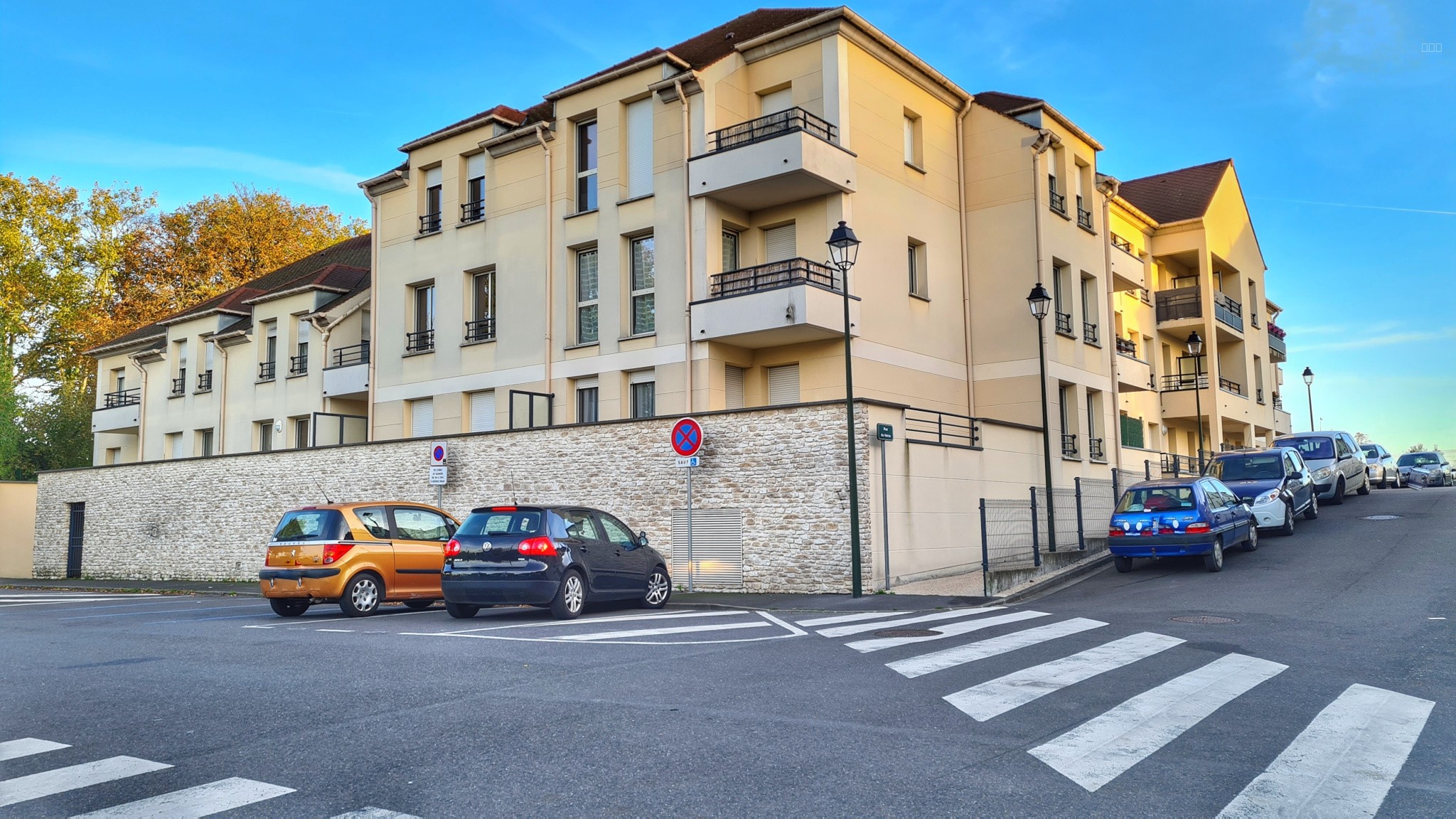 STUDIO AVEC TERRASSE A MARLY LA VILLE. — photo 5