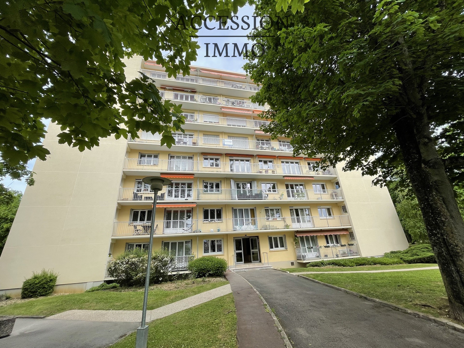 Appt T1 de 35 m2 Dijon COURS du PARC / COLOMBIERE dans parc Boisé avec Grand balcon OUEST cave et Parking coll — photo 1