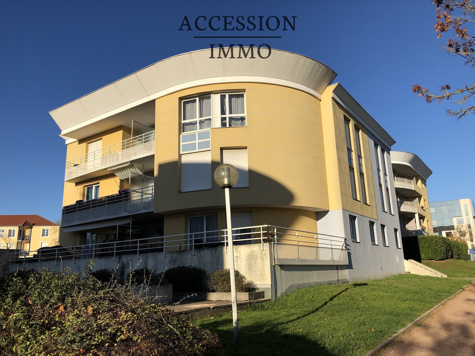T5 Dijon TOISON D'OR en R.D.C. entièrement rénové - avec prestations de grande qualité — photo 1