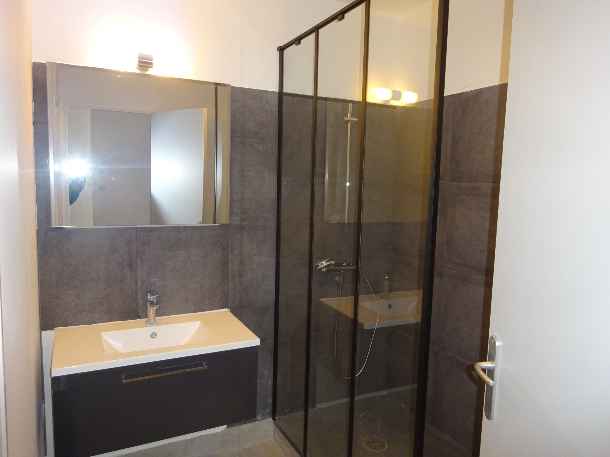 Alès, Plein-Centre ville, Duplex trois chambres — photo 9